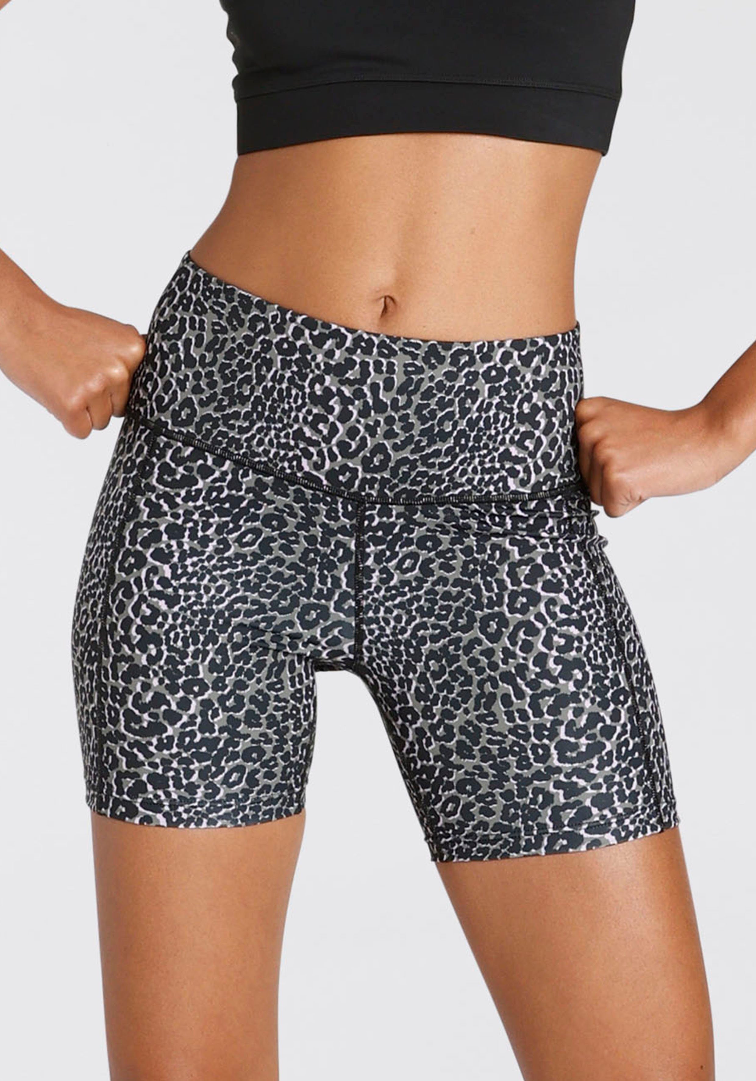 LASCANA ACTIVE Shorts, Radlerhose in Leo-Optik günstig online kaufen