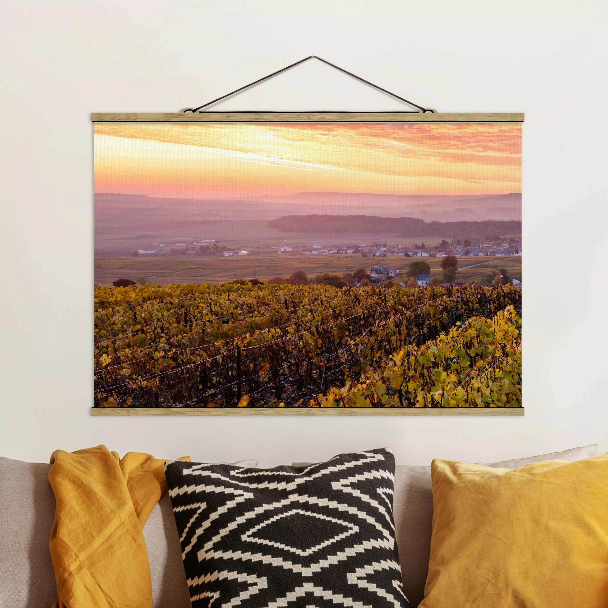 Stoffbild mit Posterleisten Weinplantage bei Sonnenuntergang günstig online kaufen