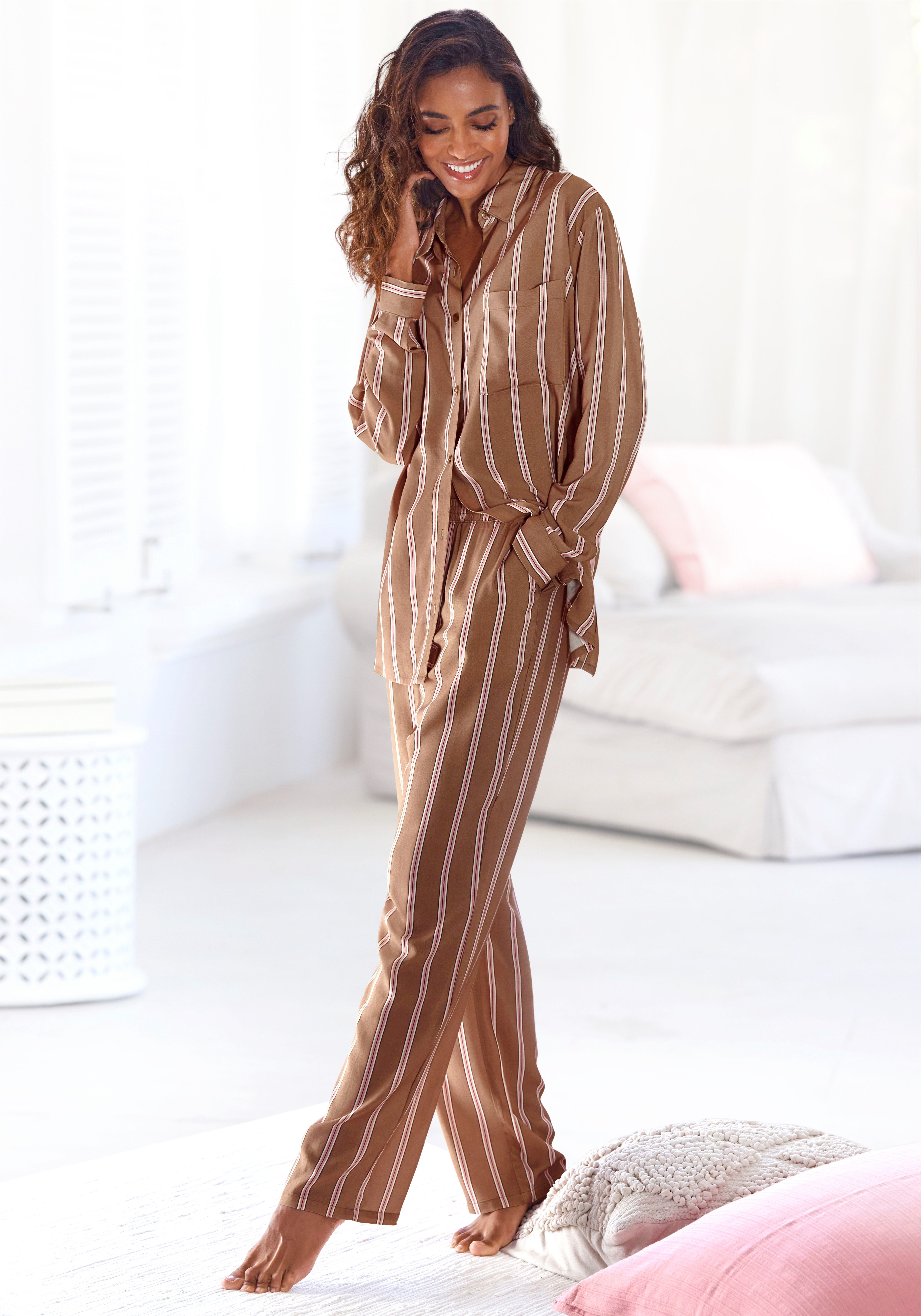 LASCANA Pyjama, (2 tlg.), im klassischen Stil günstig online kaufen