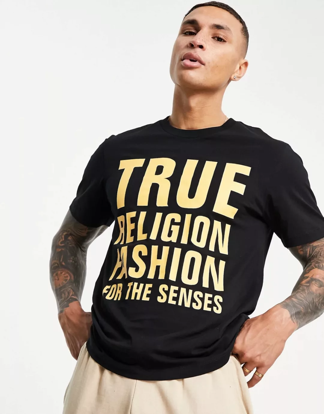True Religion – T-Shirt mit „Fashion For Senses“-Print-Schwarz günstig online kaufen