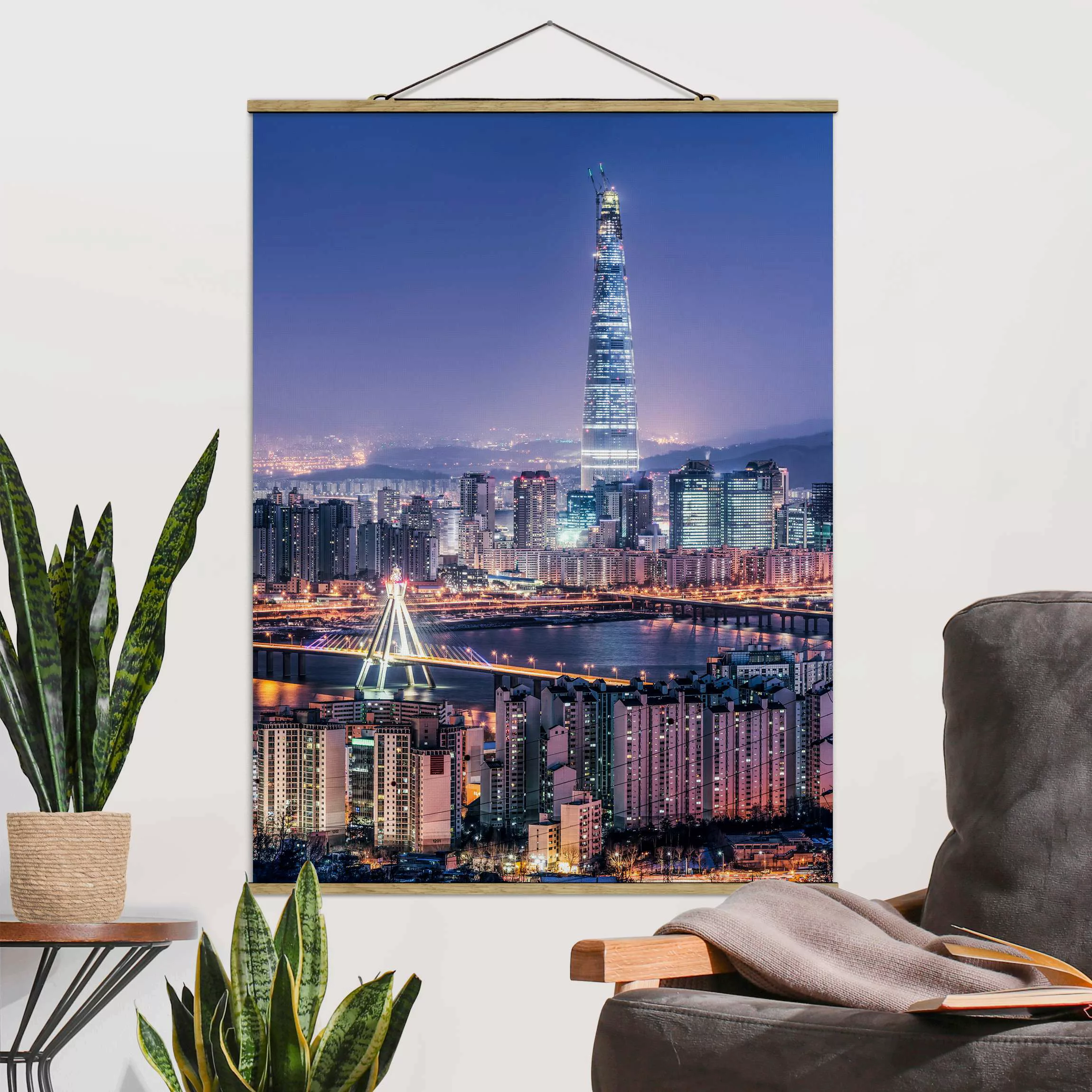 Stoffbild mit Posterleisten Lotte World Tower bei Nacht günstig online kaufen