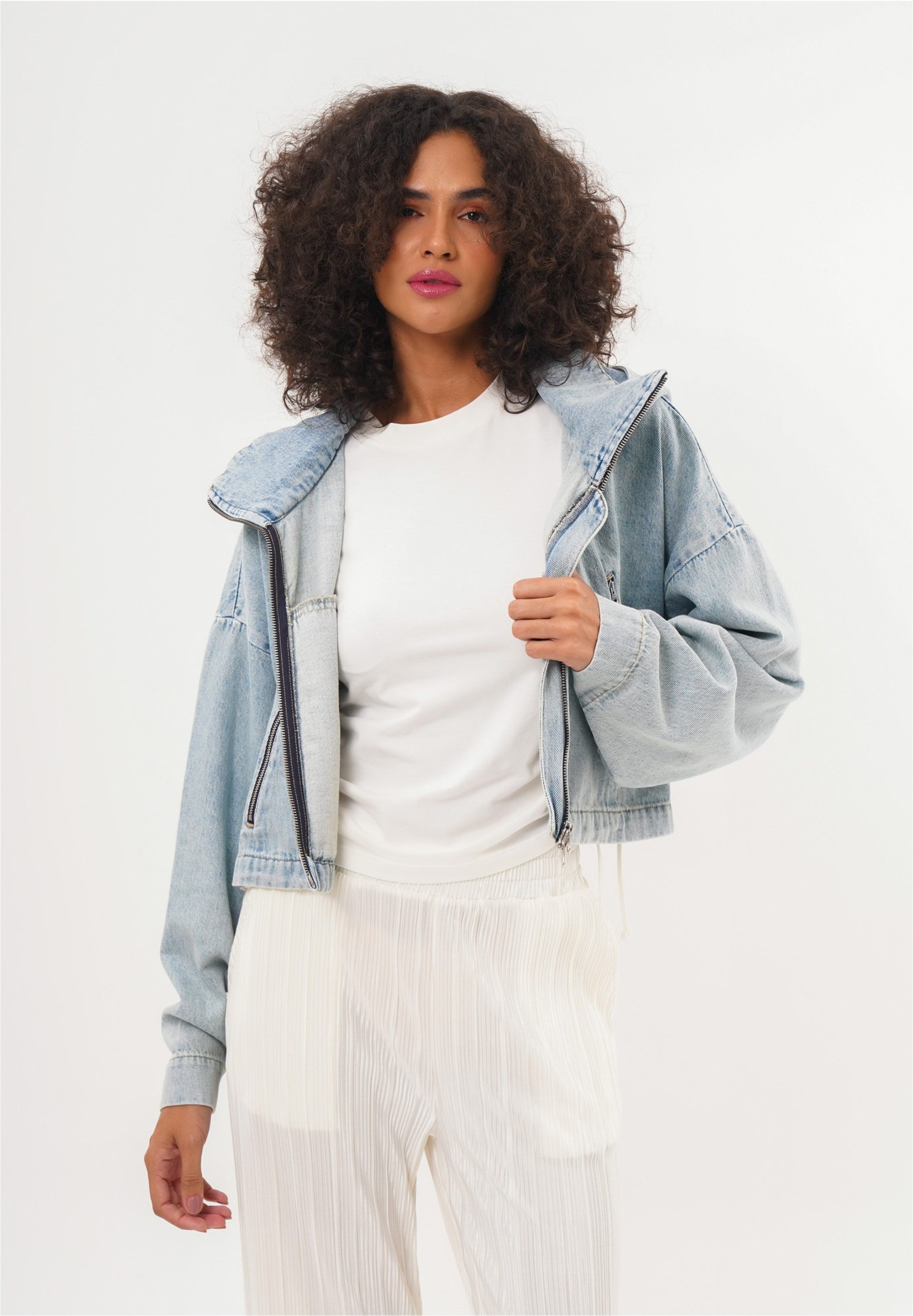 freshlions Jeansjacke "Juliana", (1 St.), im kuscheligen Design mit Kapuze günstig online kaufen