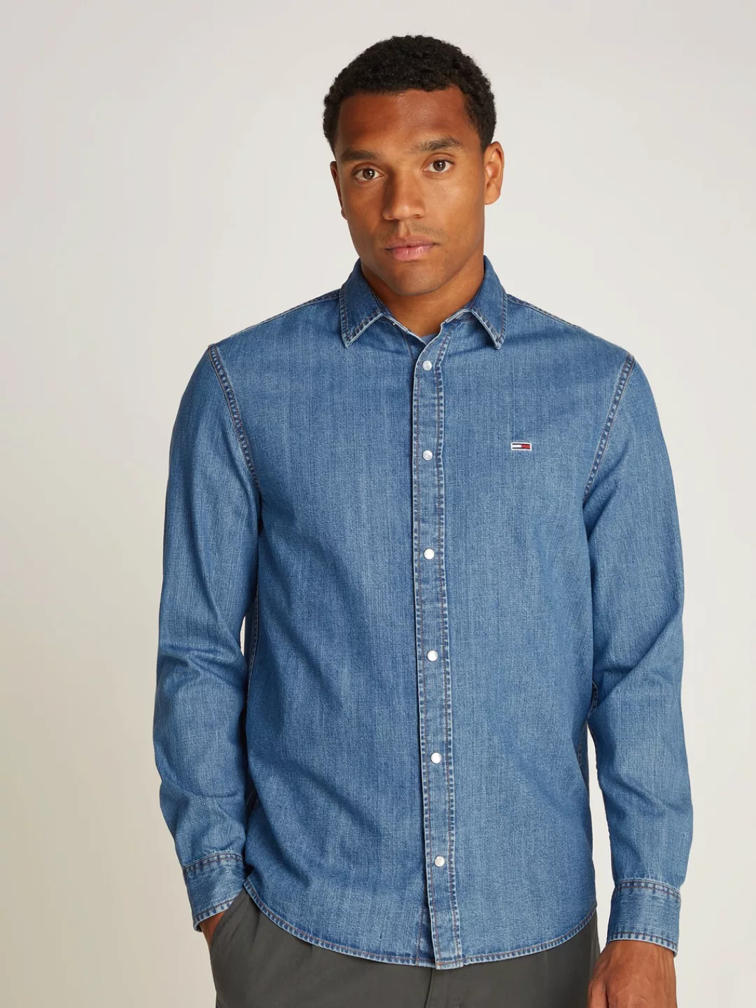 Tommy Jeans Jeanshemd "RGLR FIT SHIRT MID BLUE", in blauer Waschung günstig online kaufen