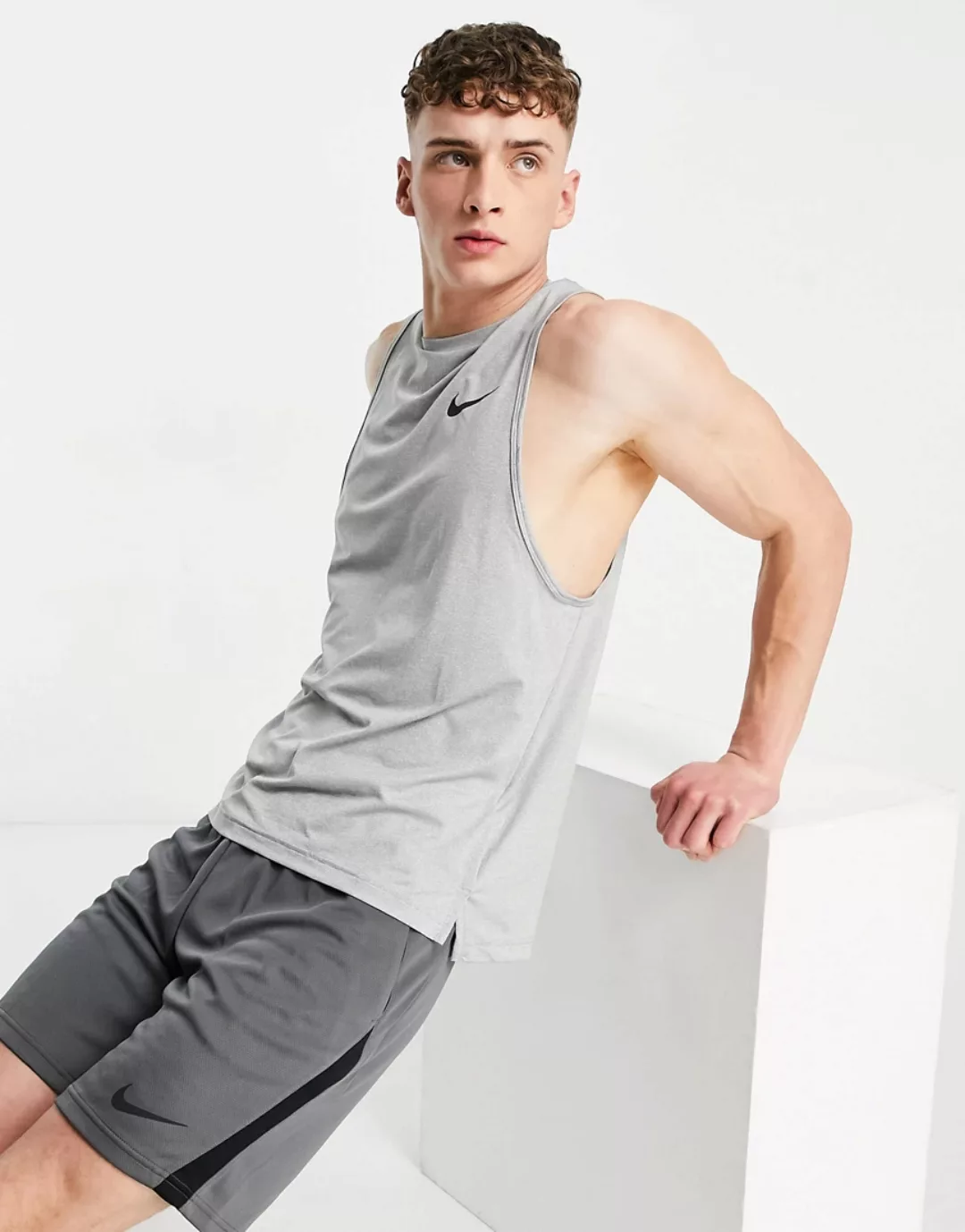 Nike – Tank Dry – Ärmelloses Tanktop-Mehrfarbig günstig online kaufen