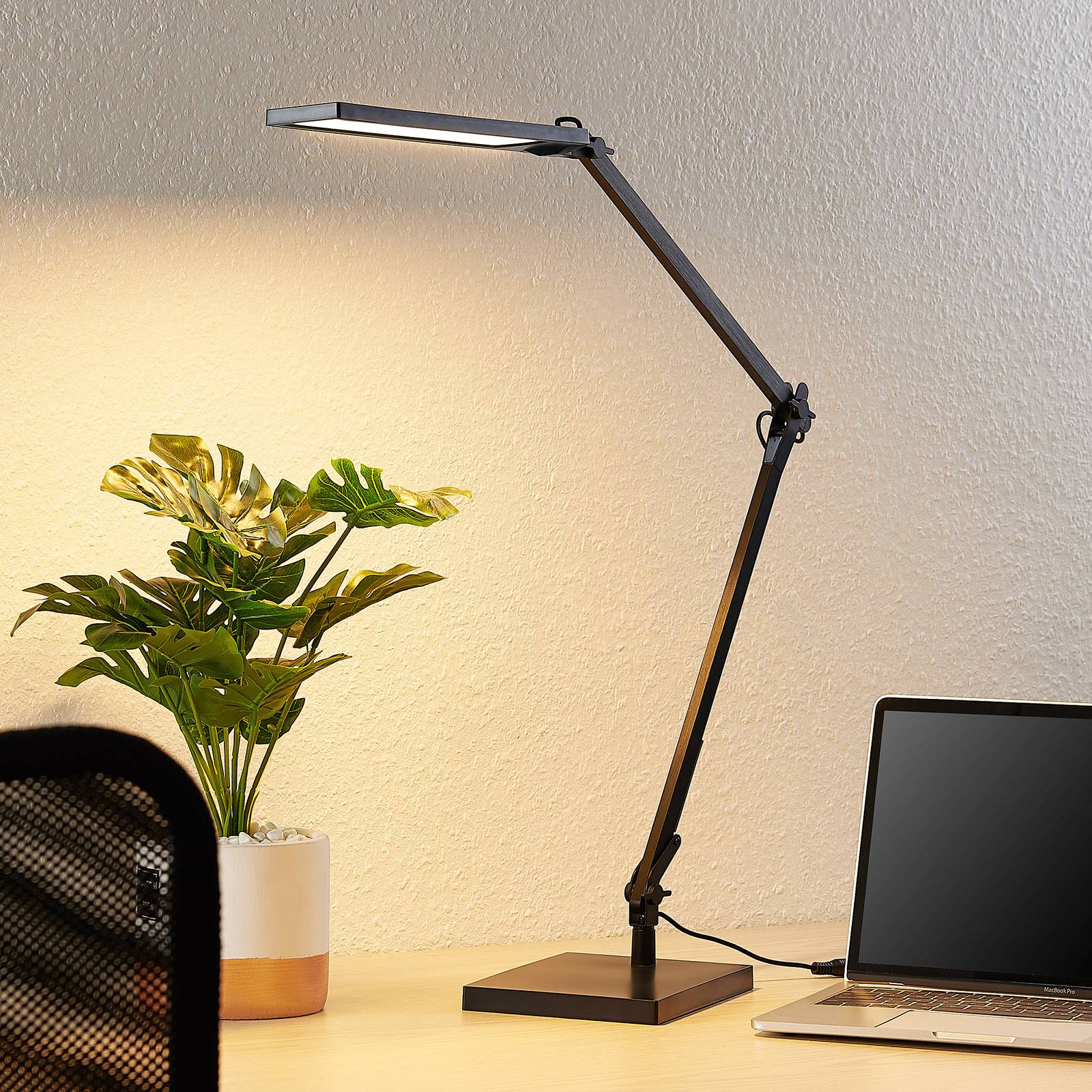 Lindby Antisa LED-Schreibtischlampe CCT mit Dimmer günstig online kaufen