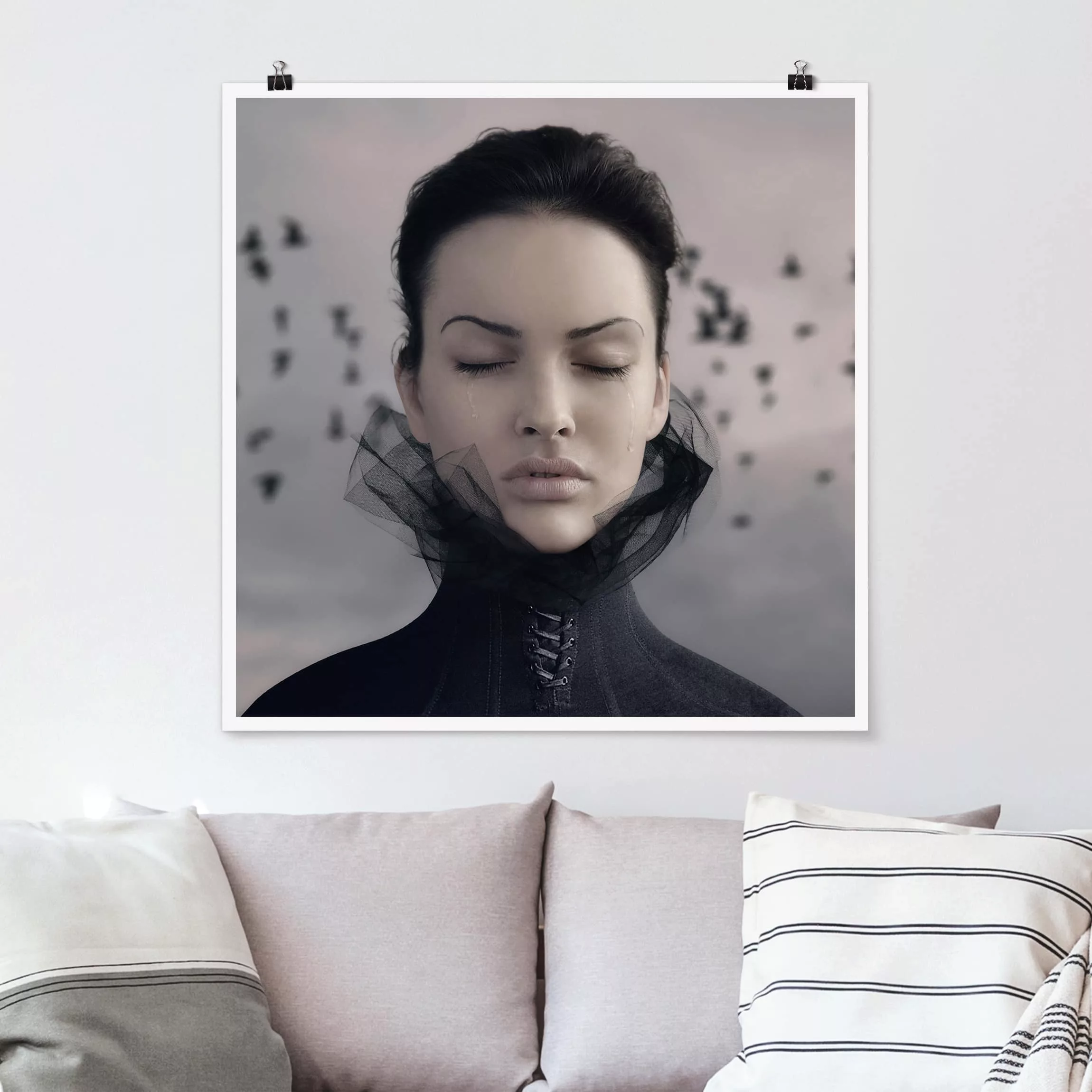Poster Portrait - Quadrat Porträt einer weinenden Frau günstig online kaufen