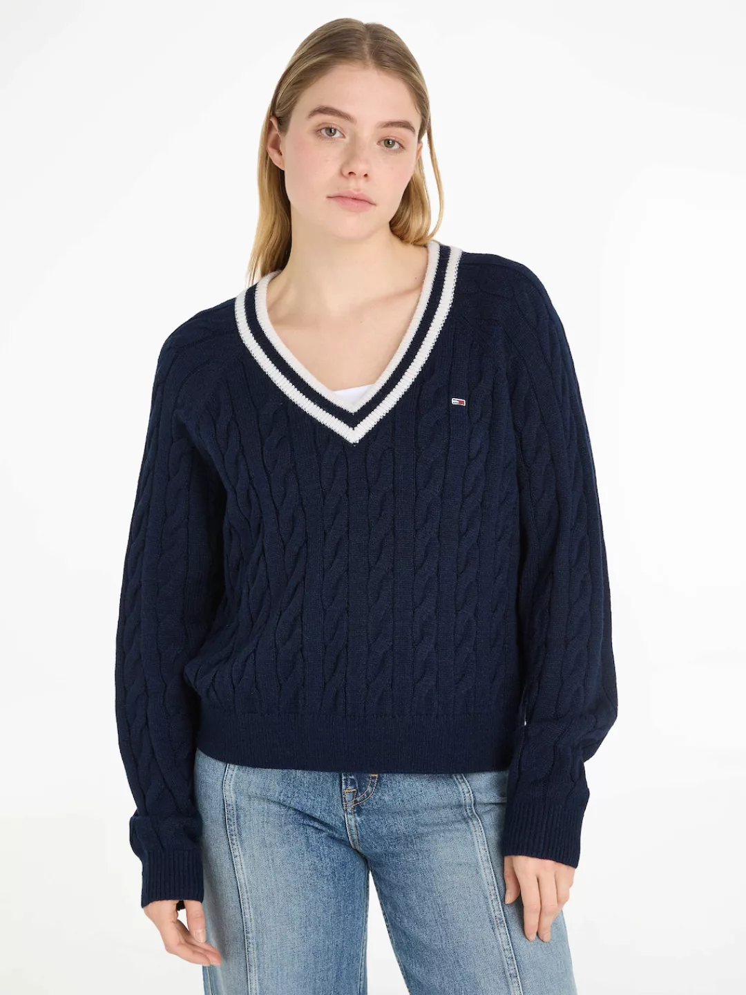 Tommy Jeans V-Ausschnitt-Pullover TJW V-NECK CABLE SWEATER mit Logostickere günstig online kaufen
