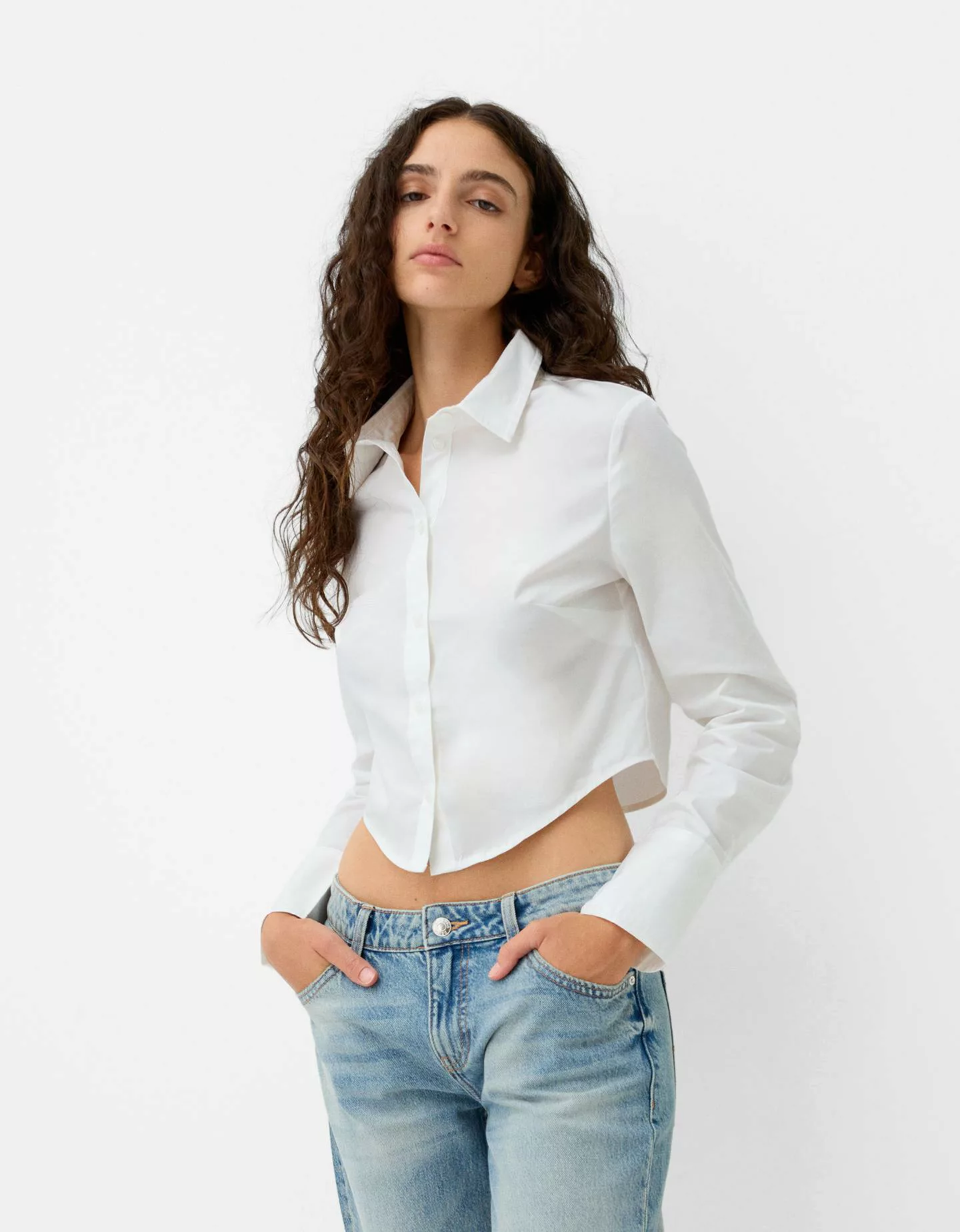 Bershka Figurbetontes Hemd Mit Langen Ärmeln Und Streifen Damen Xl Weiss günstig online kaufen