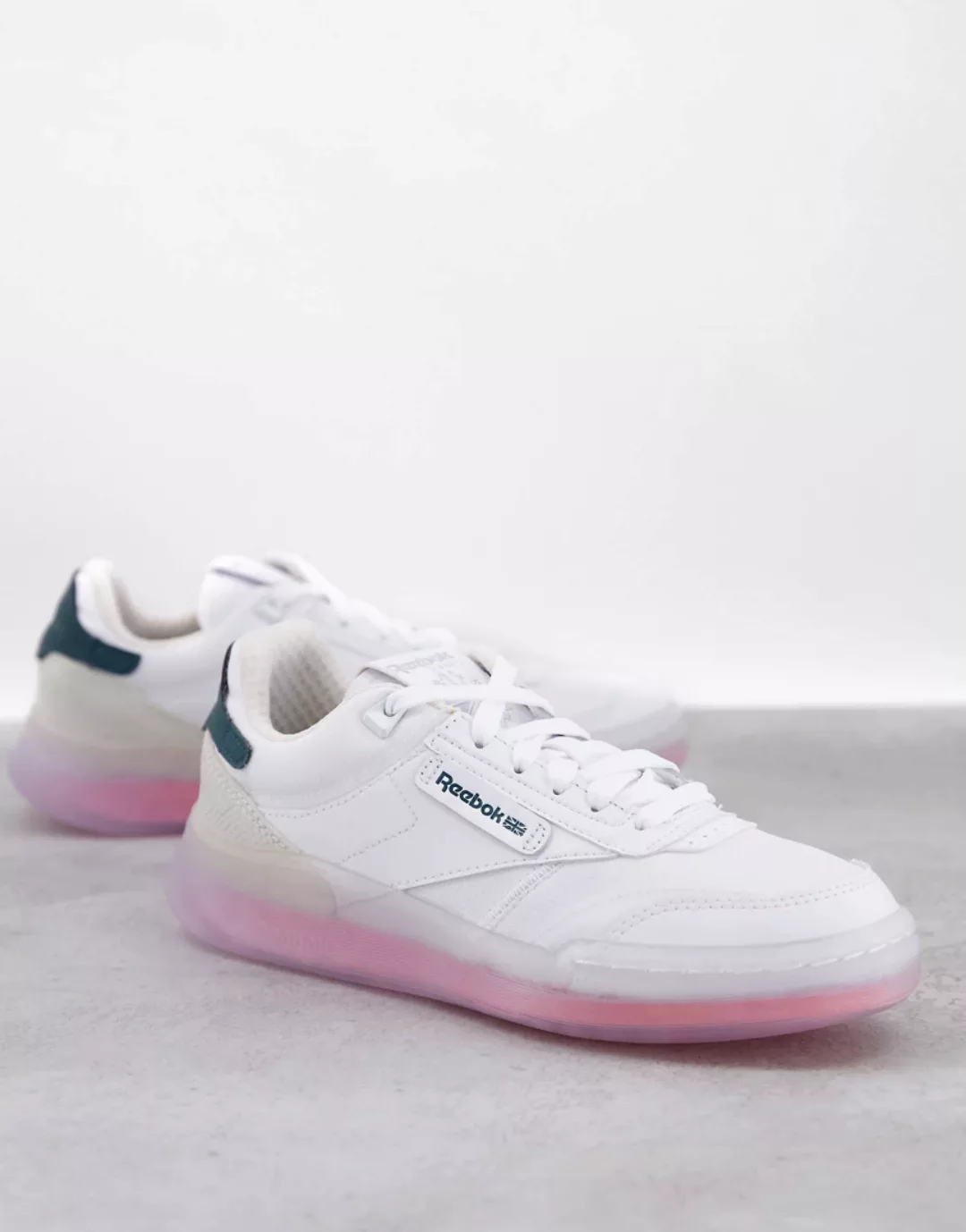 Reebok – Club C Legacy – Sneaker in Weiß mit korallenfarbener Sohle günstig online kaufen