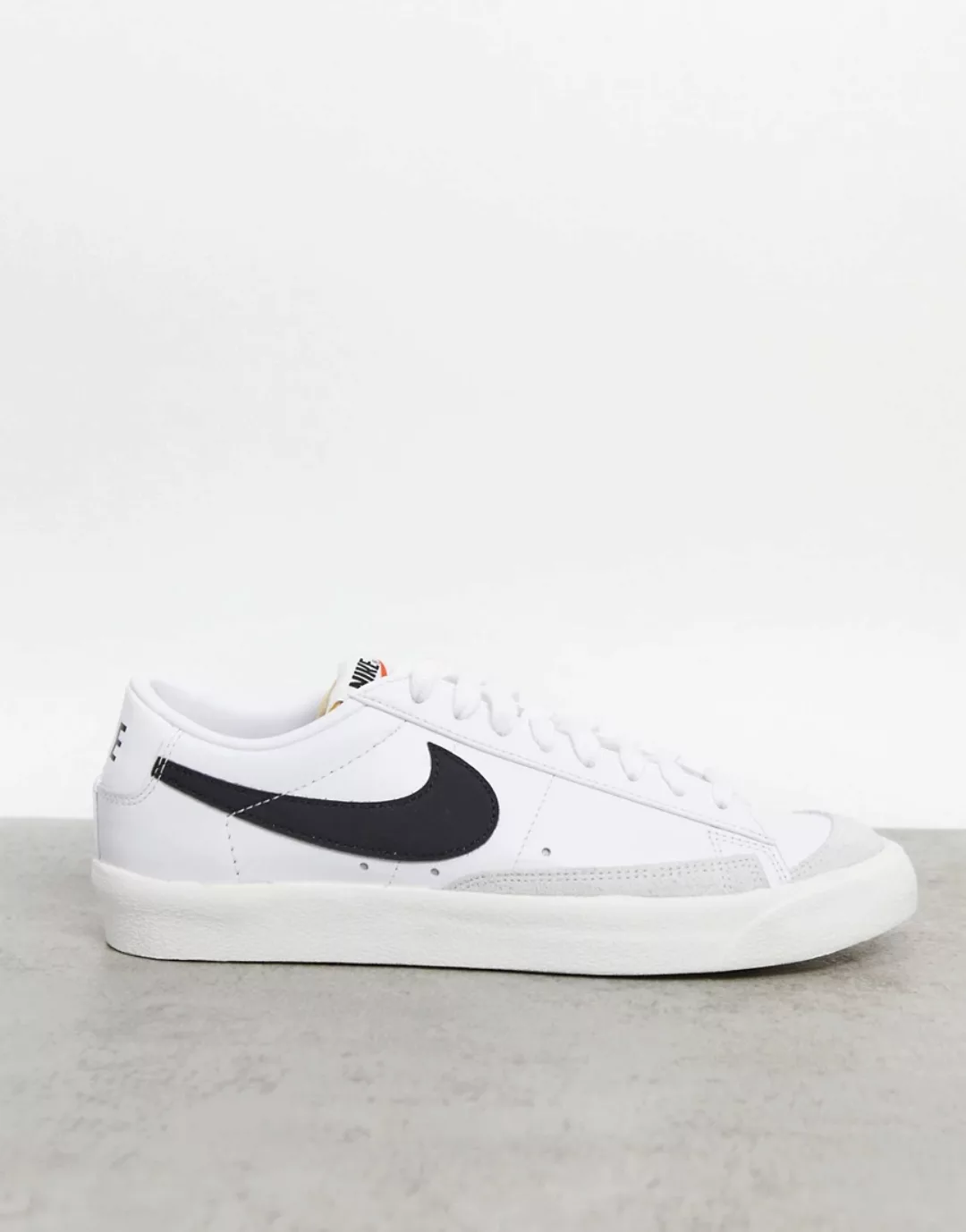 Nike – Blazer Low '77 VNTG – Sneaker in Weiß/Schwarz günstig online kaufen