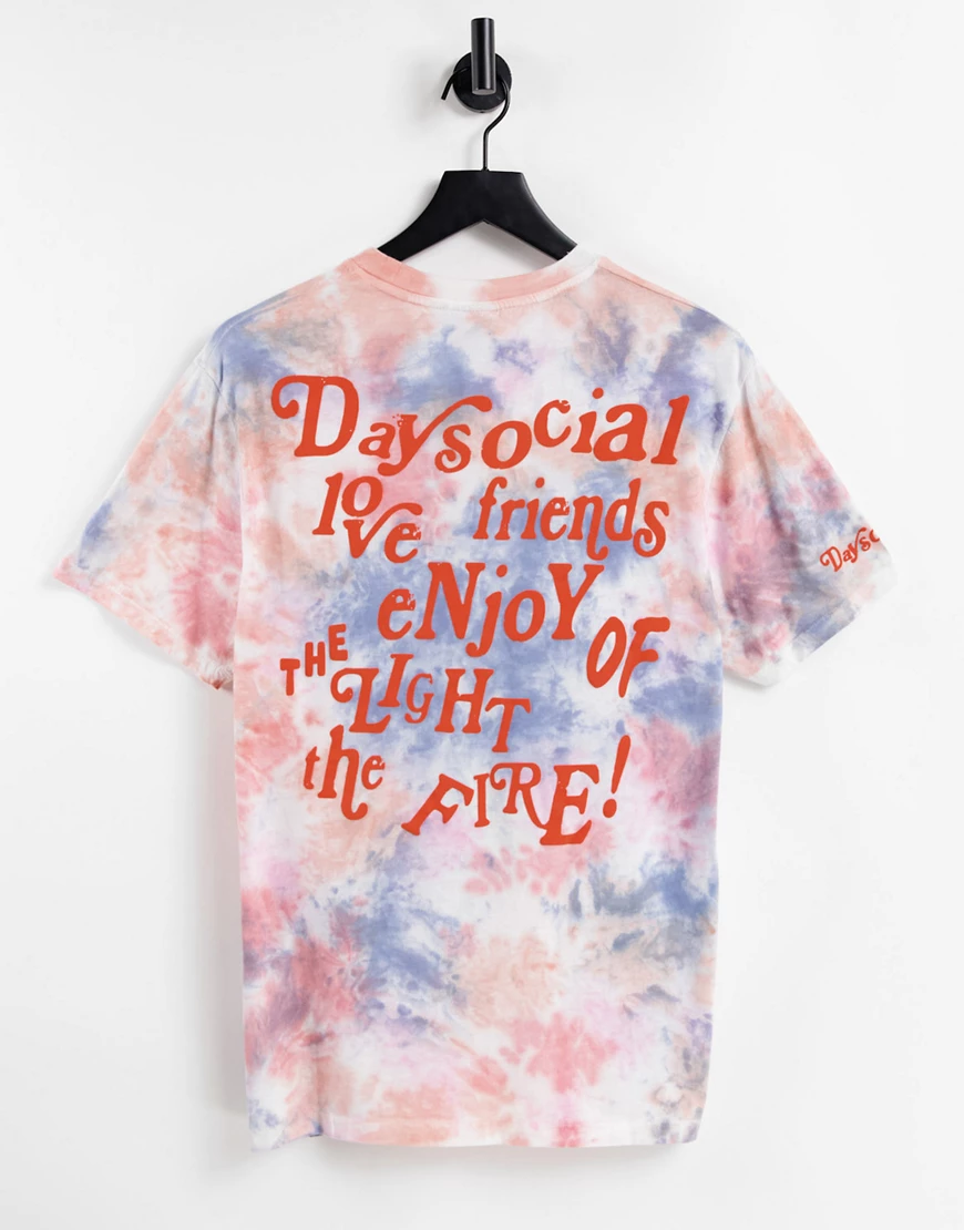 ASOS Daysocial – T-Shirt mit Schriftzug hinten, Logoprint und Batikmuster i günstig online kaufen