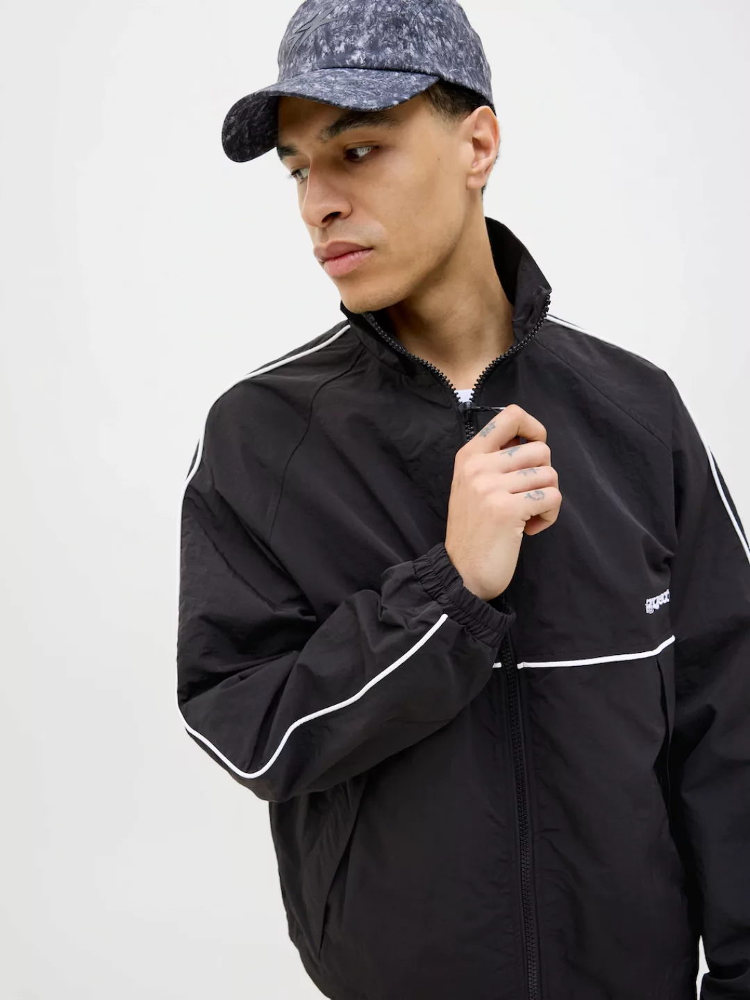 Jack & Jones Outdoorjacke "JCOUNION TRACK JACKET SN", ohne Kapuze, Mit styl günstig online kaufen