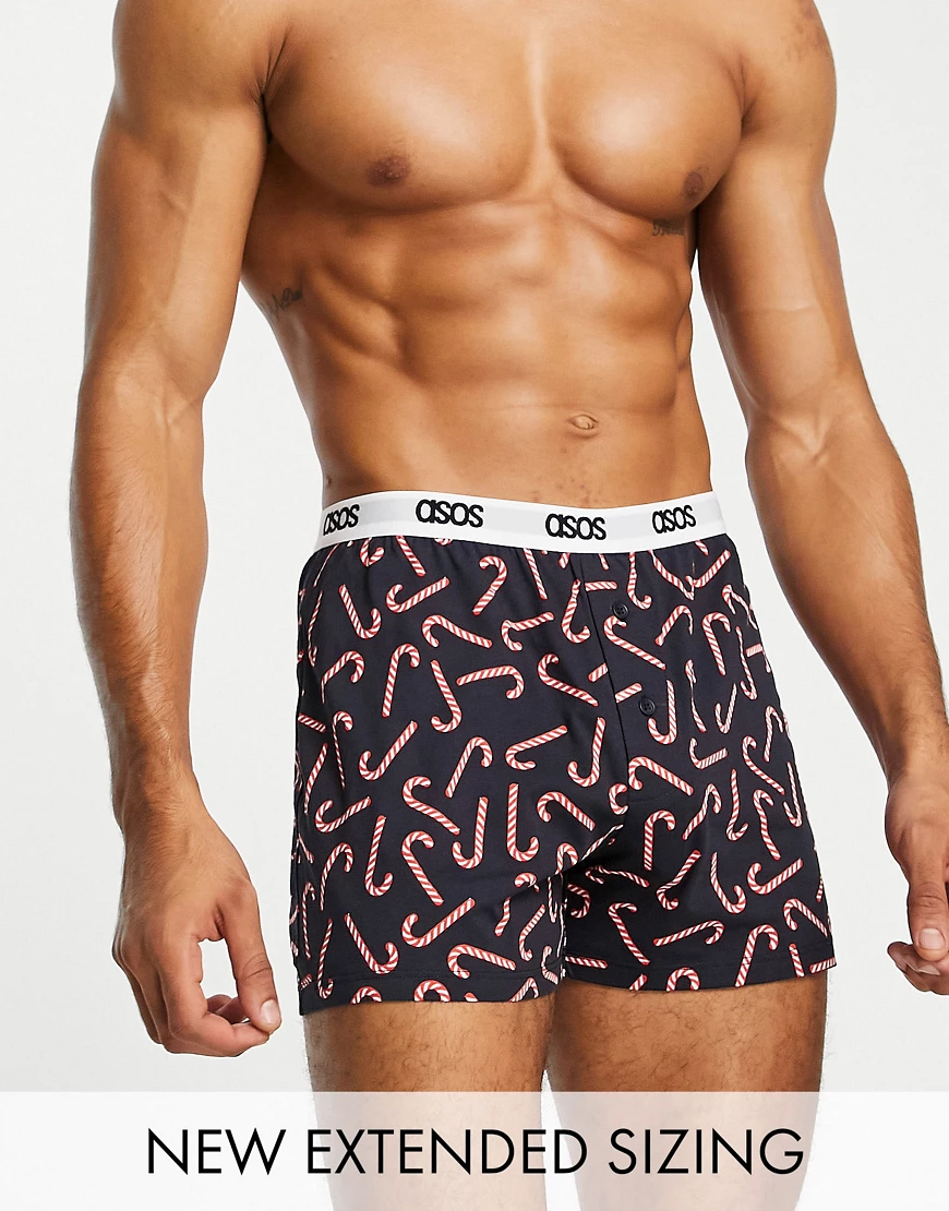 ASOS DESIGN – Weihnachtliche Boxershorts mit aufgedruckten Zuckerstangen-Me günstig online kaufen