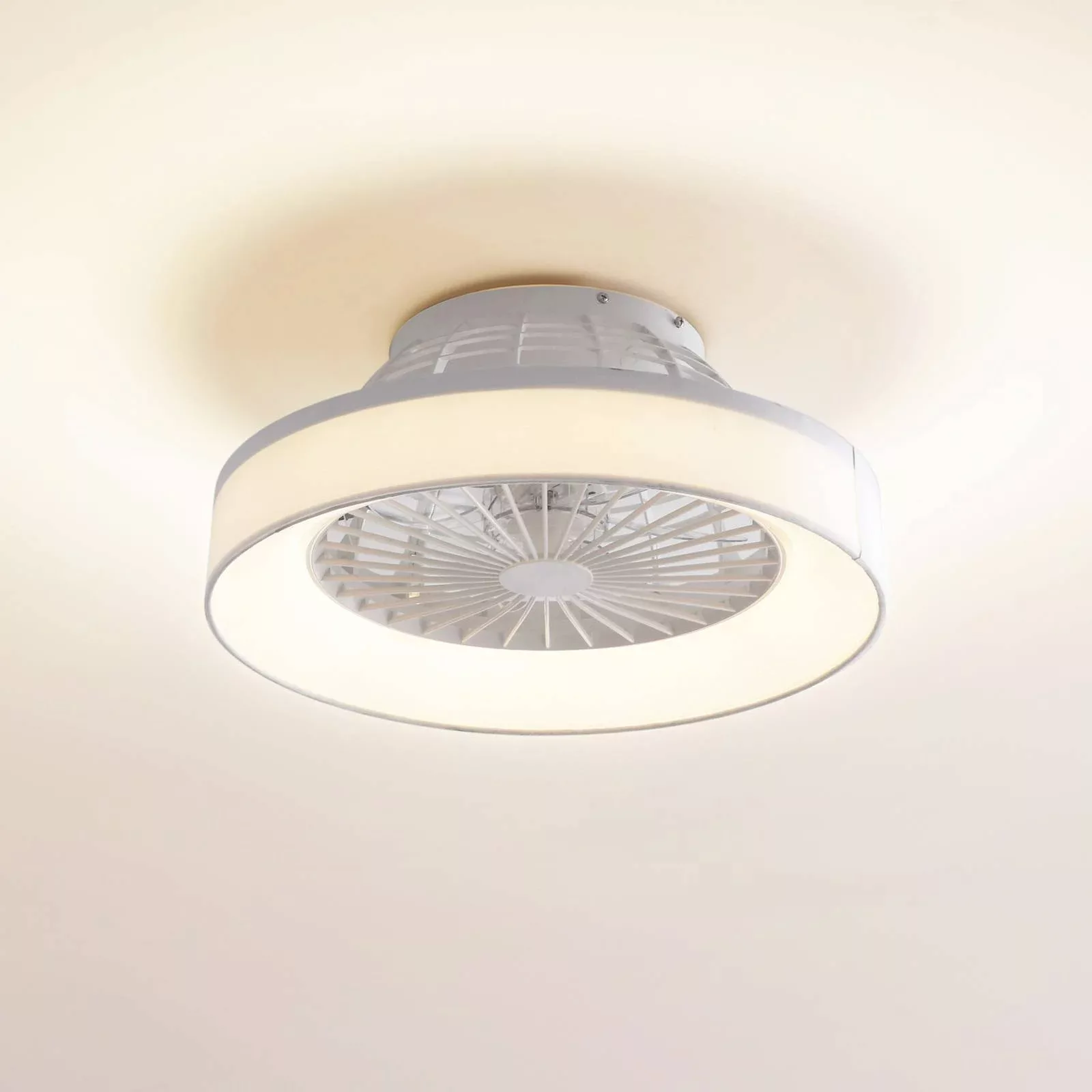 Lindby LED-Deckenventilator Mace, weiß, leise, Ø 47 cm günstig online kaufen