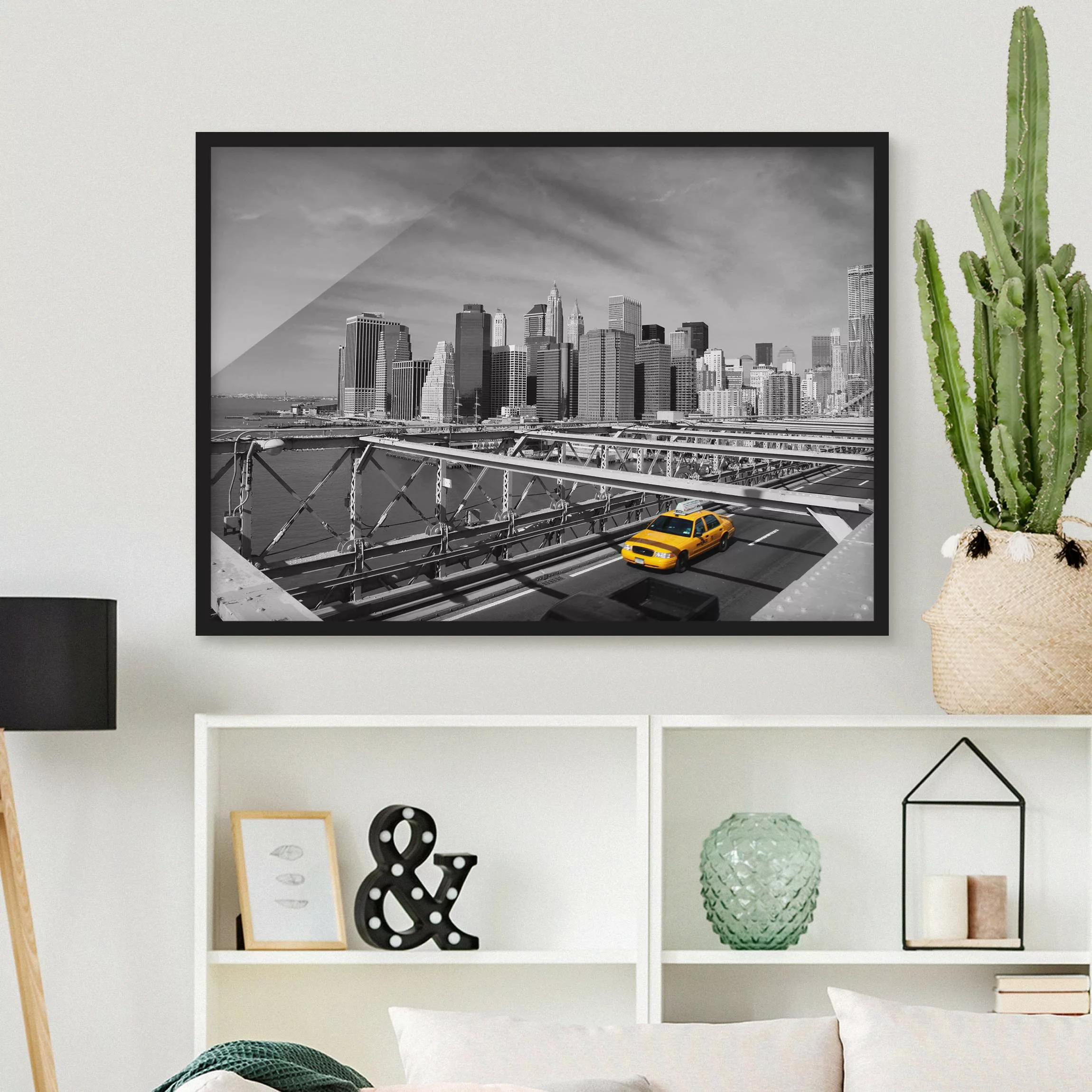 Bild mit Rahmen Architektur & Skyline - Querformat Taxitrip to the other Si günstig online kaufen