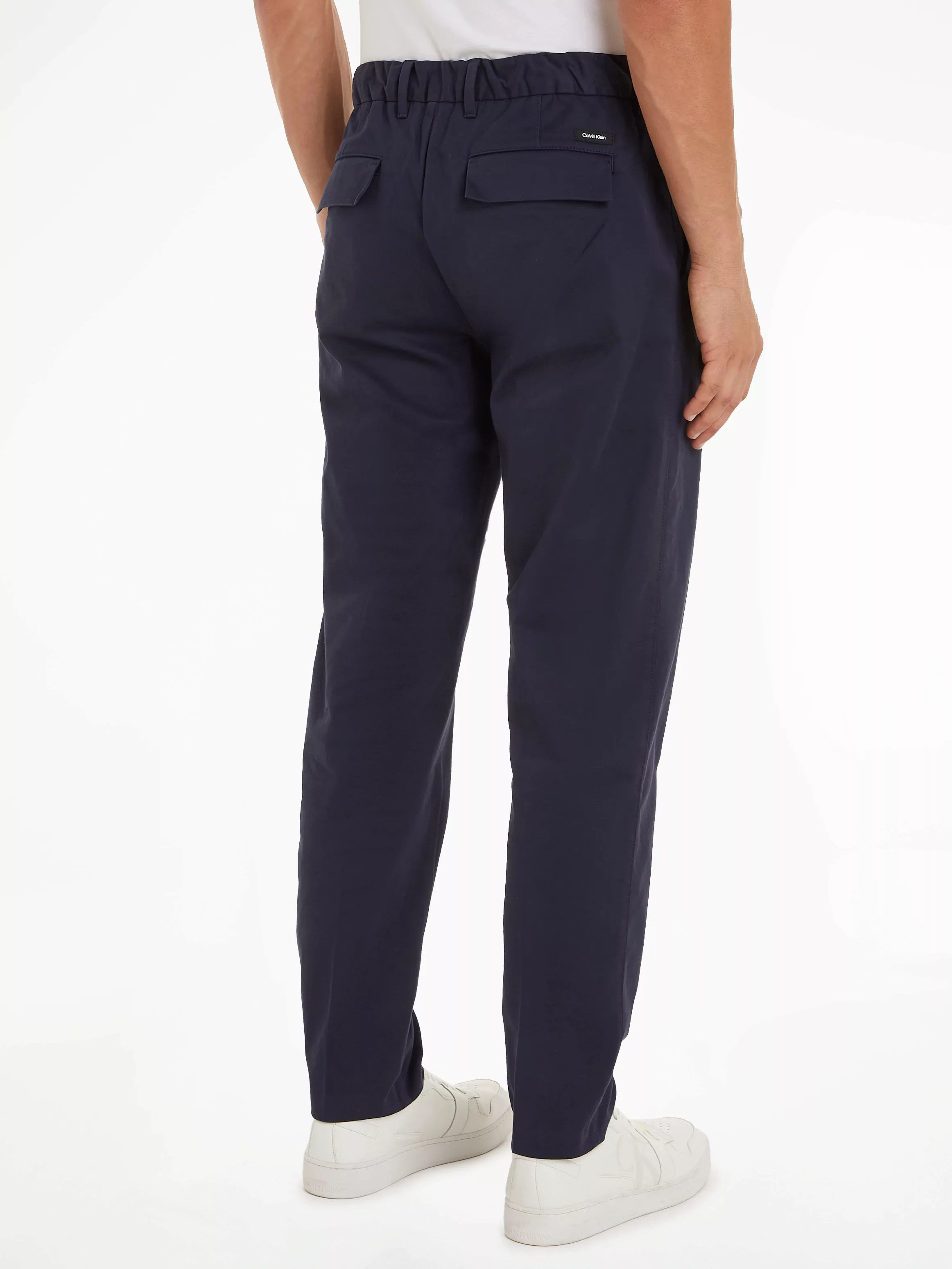 Calvin Klein Bügelfaltenhose MODERN TWILL TAPERED PLEAT PANTS mit Logoprägu günstig online kaufen