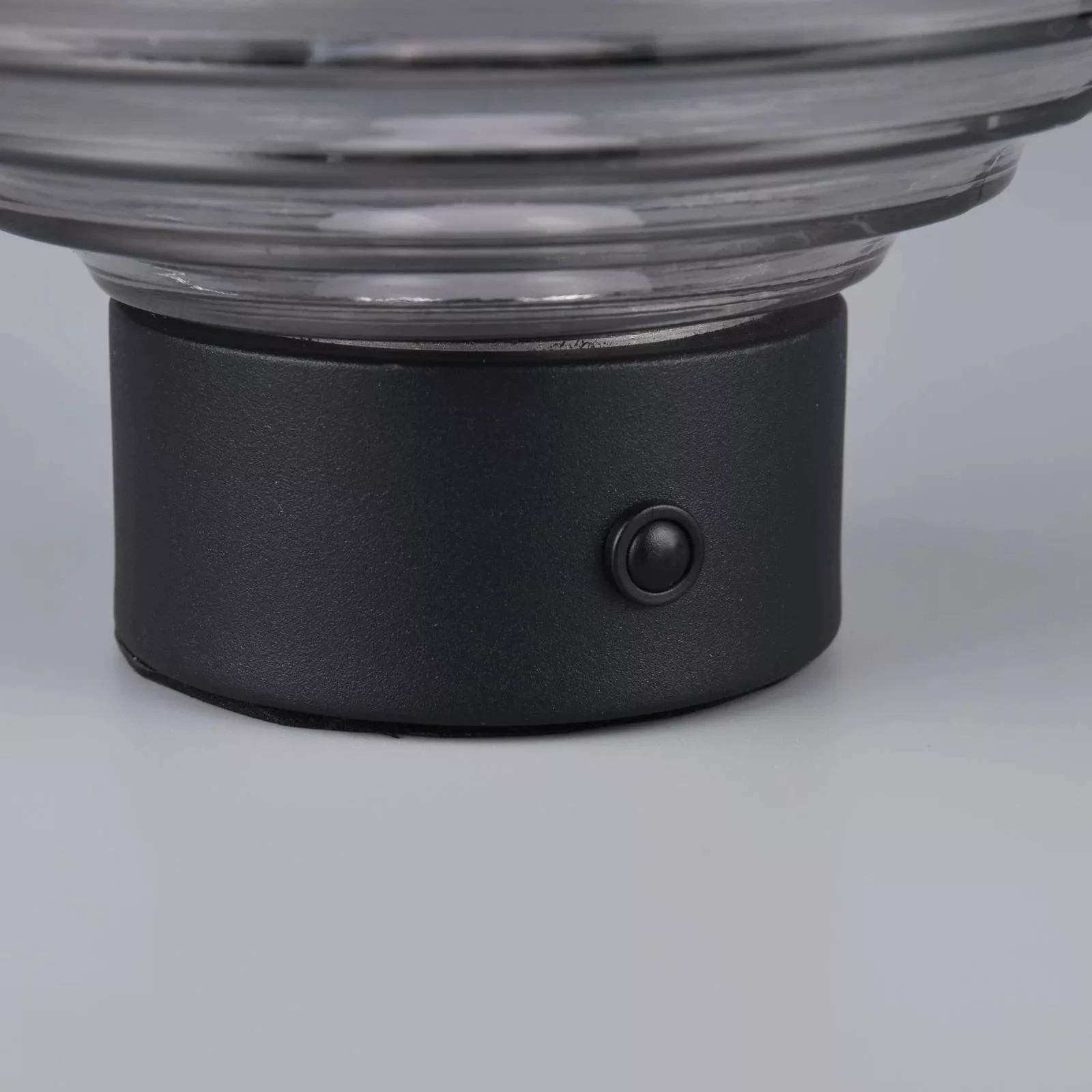 LED-Akku-Tischlampe Earl, schwarz/rauch, Höhe 14,5 cm, Glas günstig online kaufen