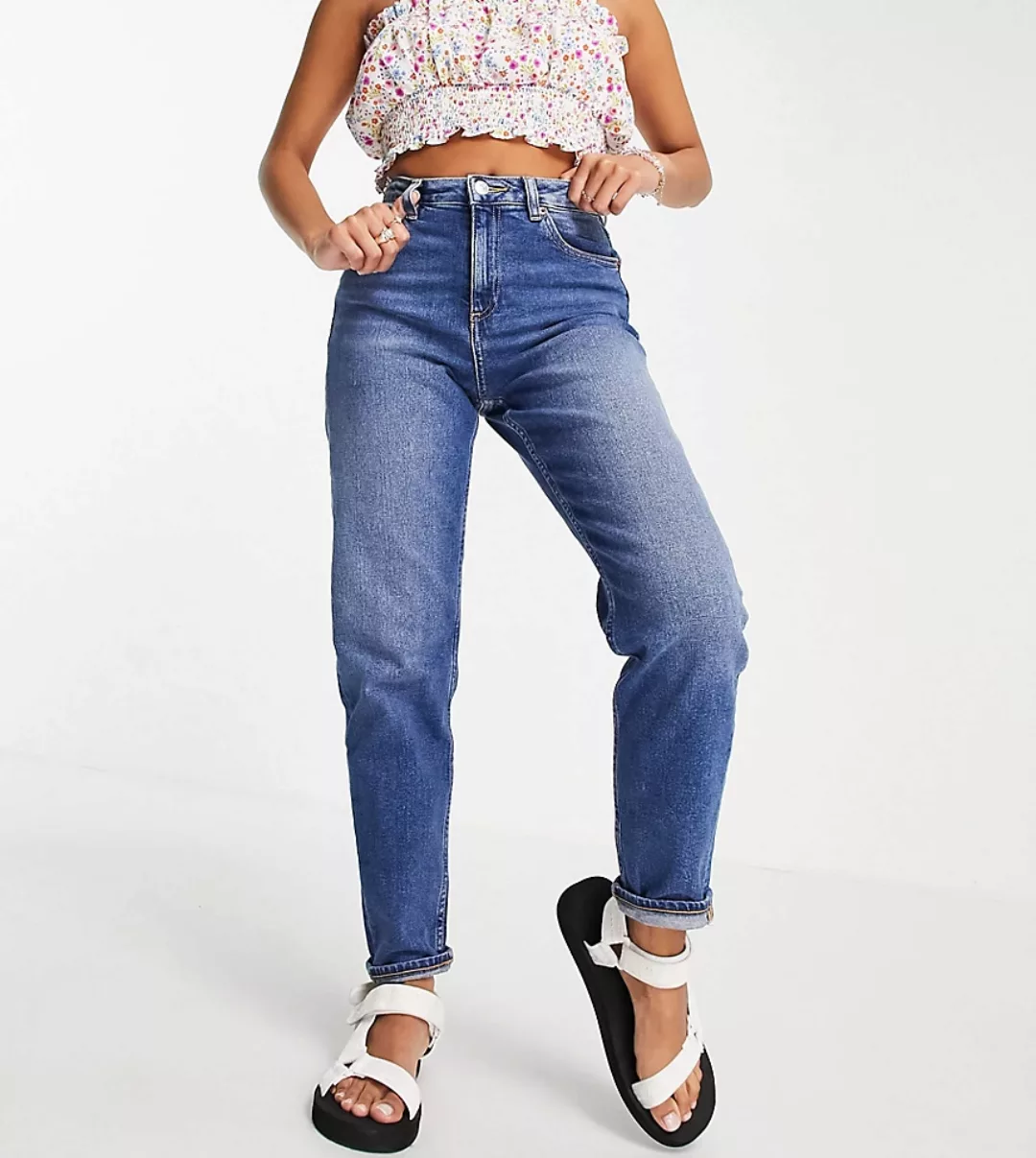 ASOS DESIGN Petite – Farleigh – Schmal geschnittene Mom-Jeans in mittlerer günstig online kaufen