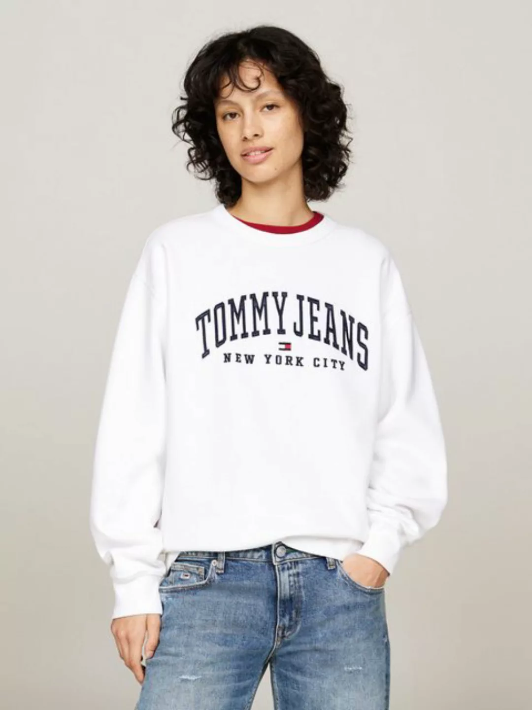 Tommy Jeans Sweatshirt TJW RLX VARSITY CREW mit Washed-Effekt, großem Logo günstig online kaufen