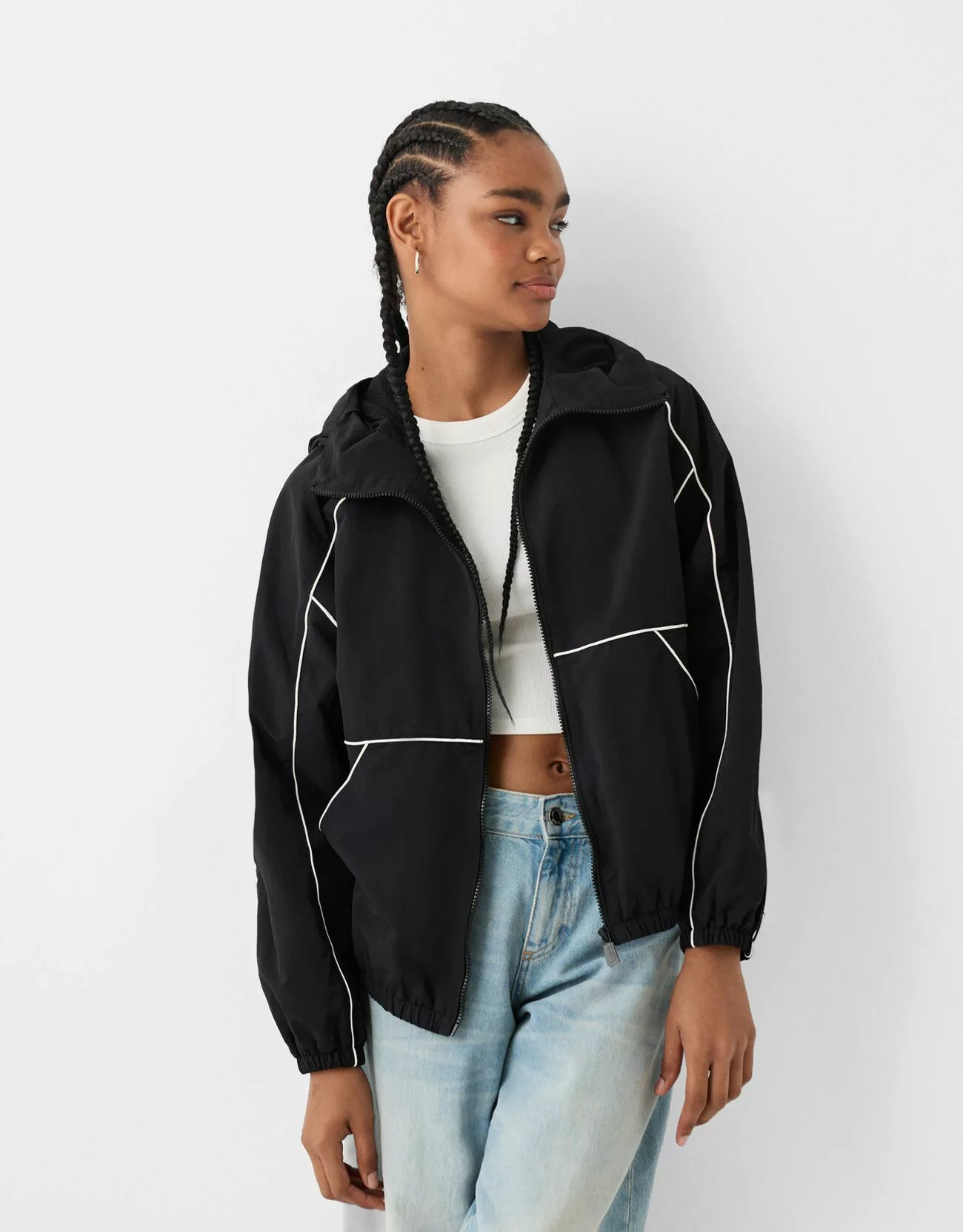 Bershka Jacke Mit Kapuze Und Farblich Abgesetztem Detail Damen M Schwarz günstig online kaufen