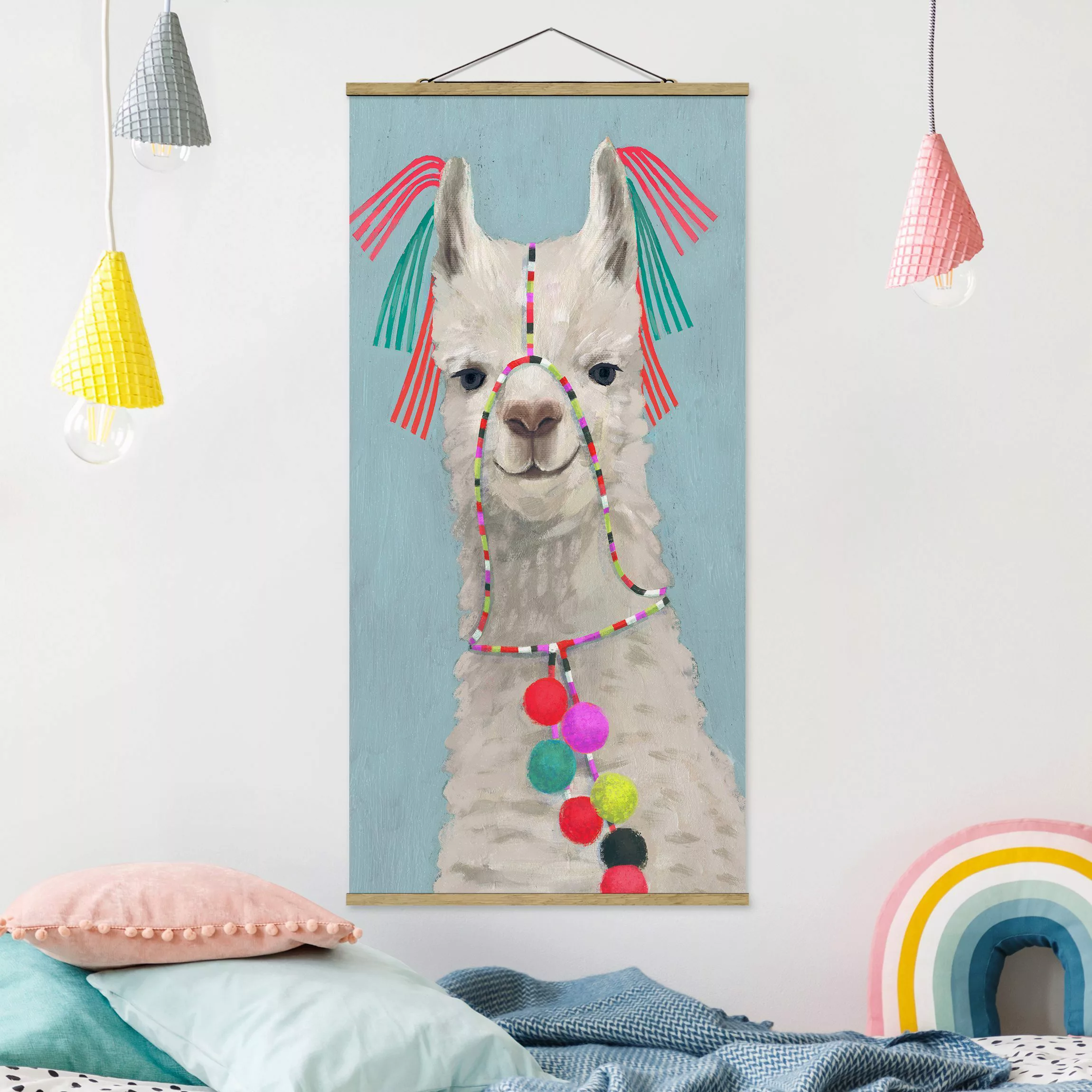 Stoffbild Tiere mit Posterleisten - Hochformat Lama mit Schmuck II günstig online kaufen