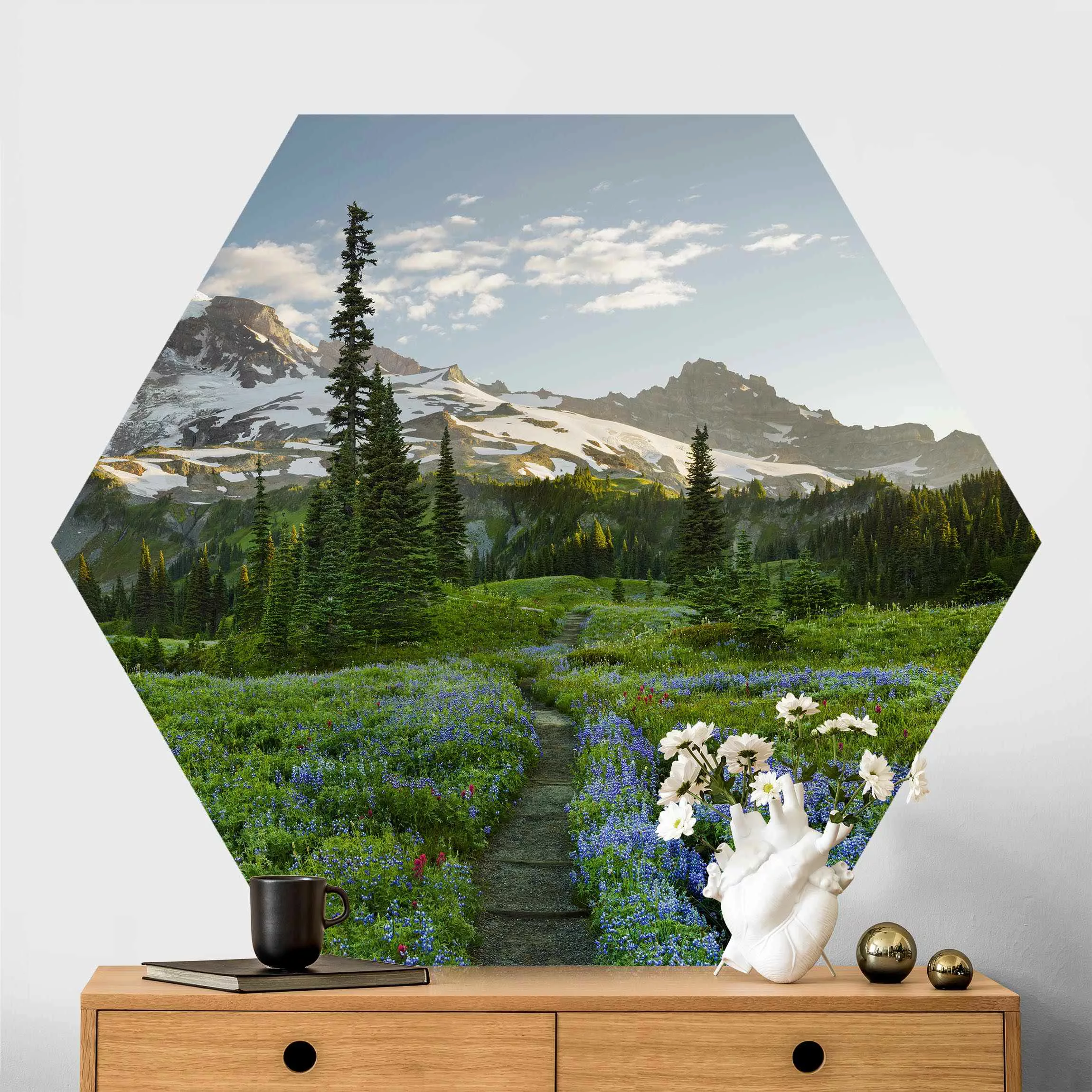 Hexagon Fototapete selbstklebend Bergblick Wiesenpfad günstig online kaufen
