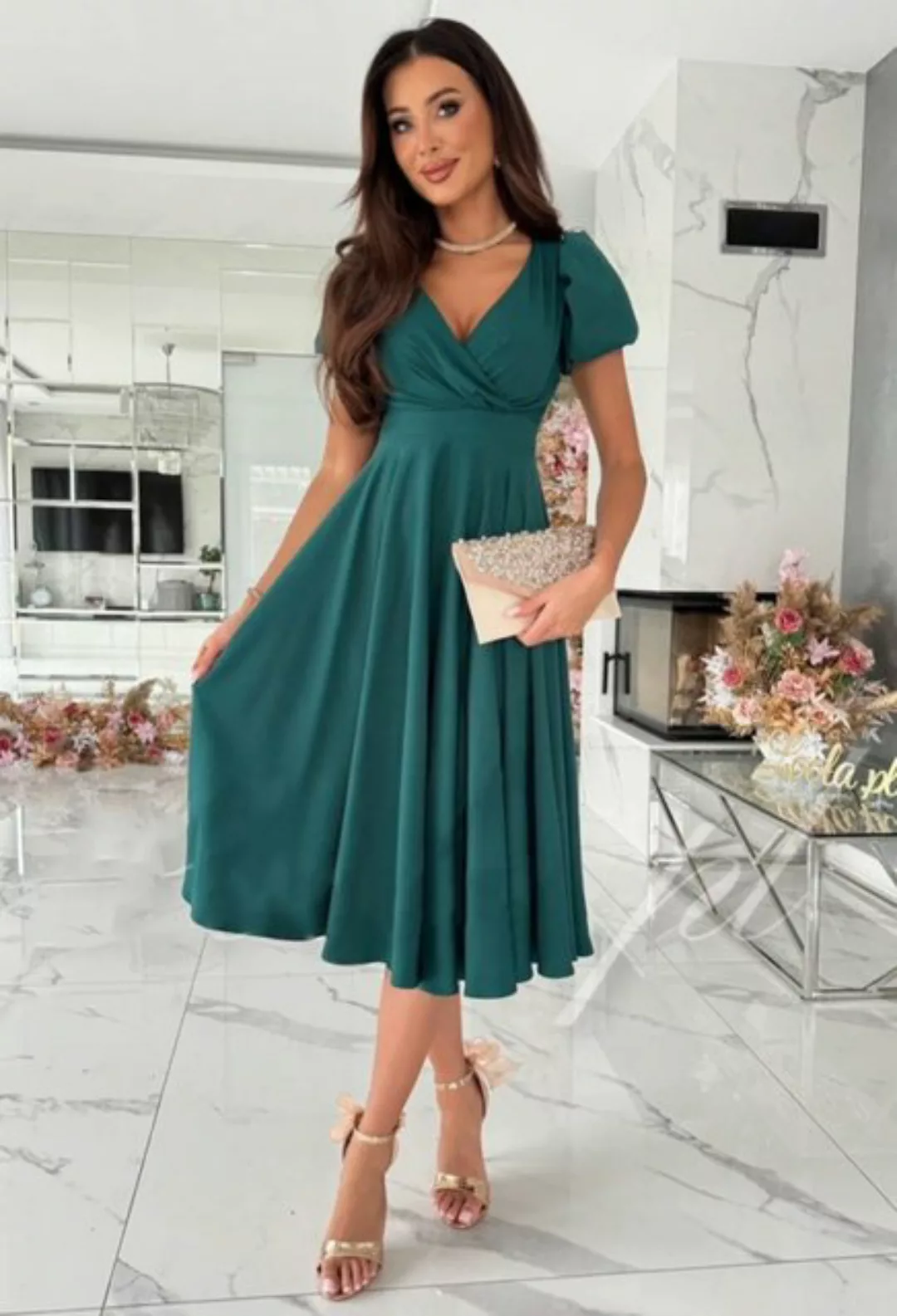 SEGUEN Sommerkleid Einfarbiges Kleid mit eleganter Taille und V-Ausschnitt günstig online kaufen