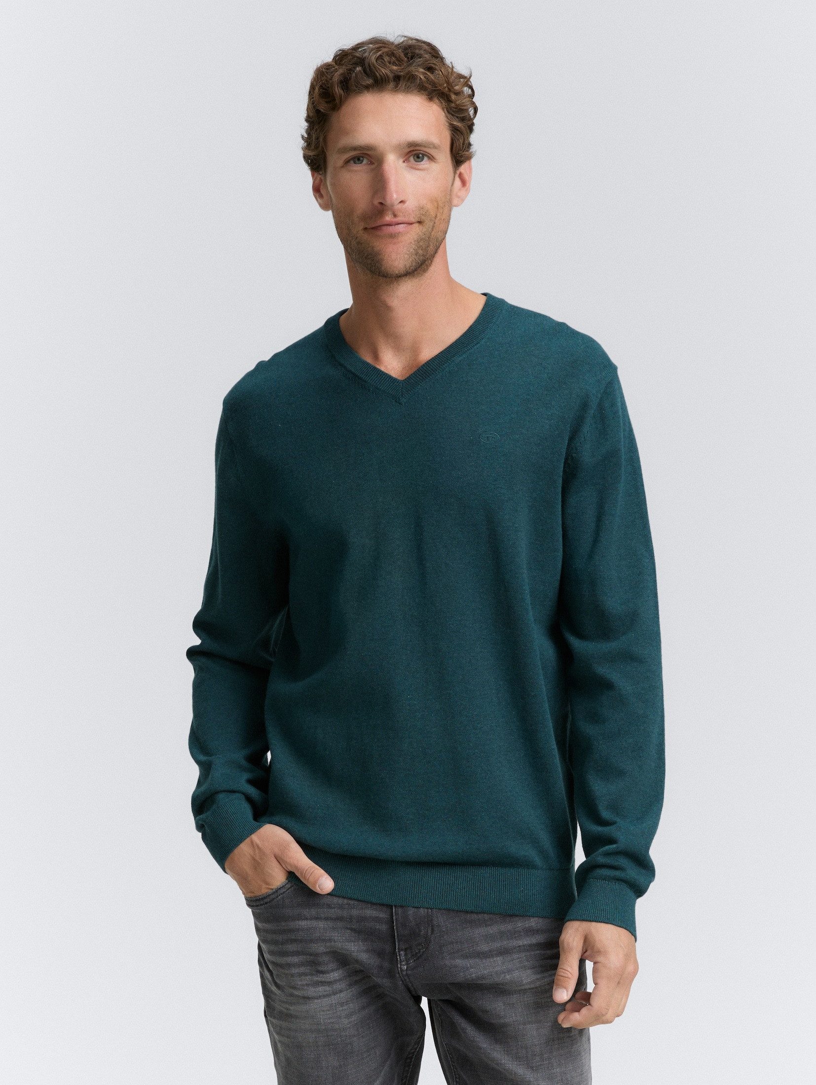 TOM TAILOR V-Ausschnitt-Pullover mit kleiner Logo-Stickerei günstig online kaufen