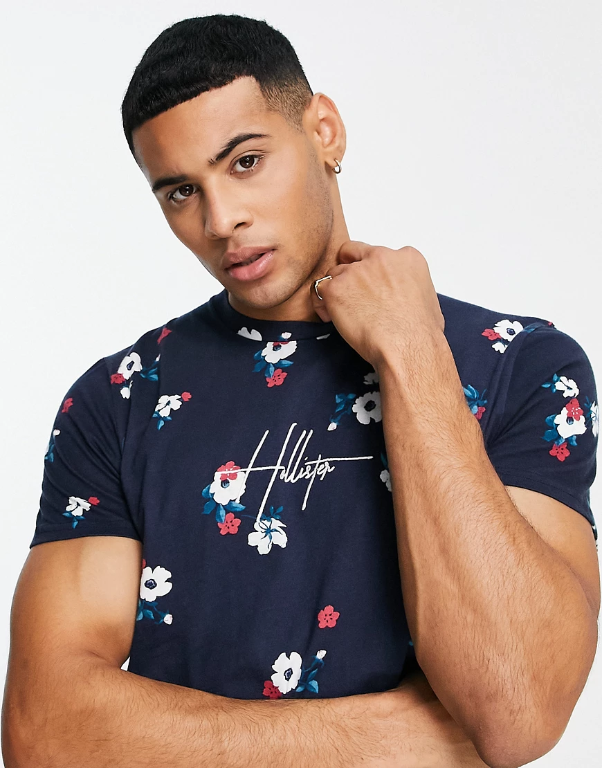 Hollister – T-Shirt in Marineblau mit Blumenmuster günstig online kaufen