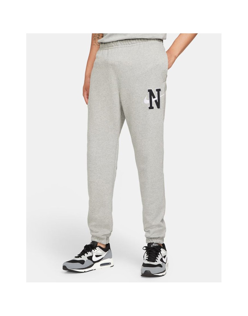 Nike – Schwere Jogginghose in Grau mit Retro-Logo und Bündchen günstig online kaufen