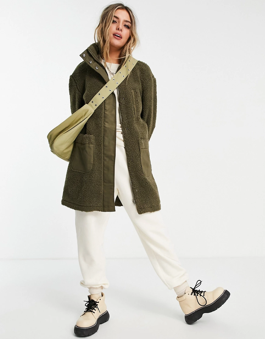 Only – Langer Teddy-Mantel in Khaki-Grün günstig online kaufen