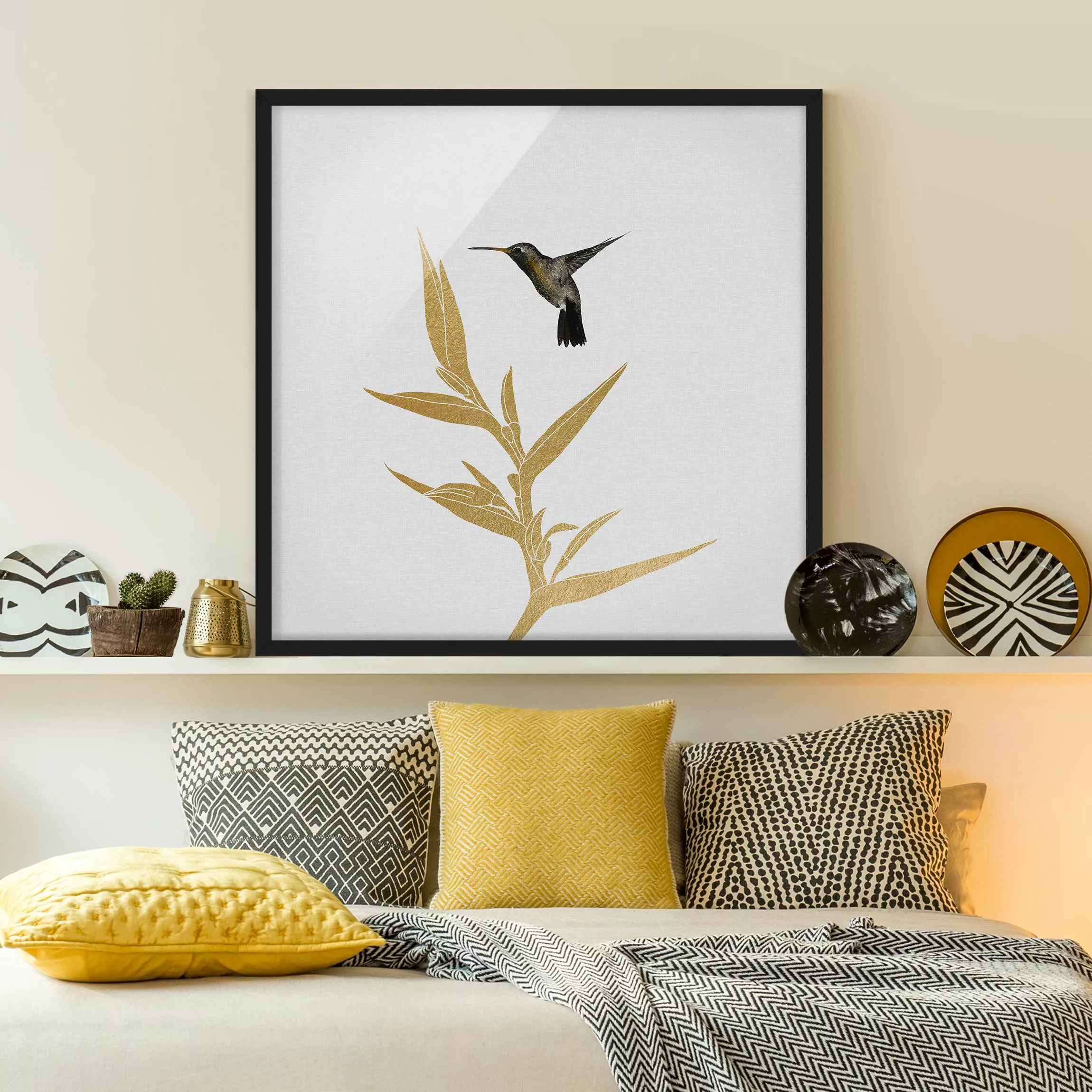 Bild mit Rahmen Kolibri und tropische goldene Blüte II günstig online kaufen