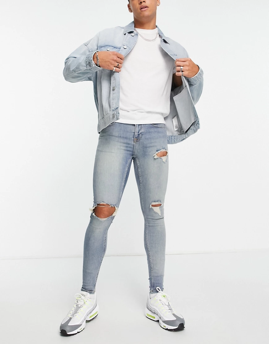 Topman – Hautenge Jeans mit Rissen in verwaschenem Farbverlauf-Blau günstig online kaufen
