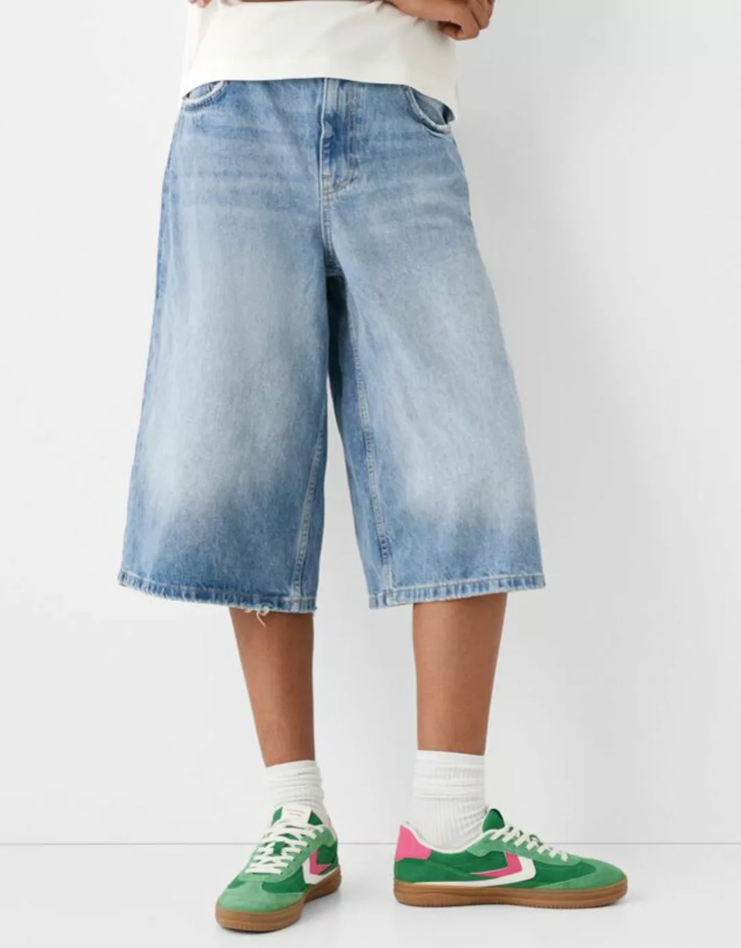 Bershka Jort-Bermudas Aus Denim Im Baggy-Stil Bskteen 44 Ausgewaschenes Bla günstig online kaufen