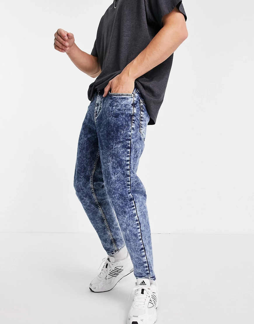 New Look – Schmal zulaufende Jeans in blauer Acid-Waschung günstig online kaufen