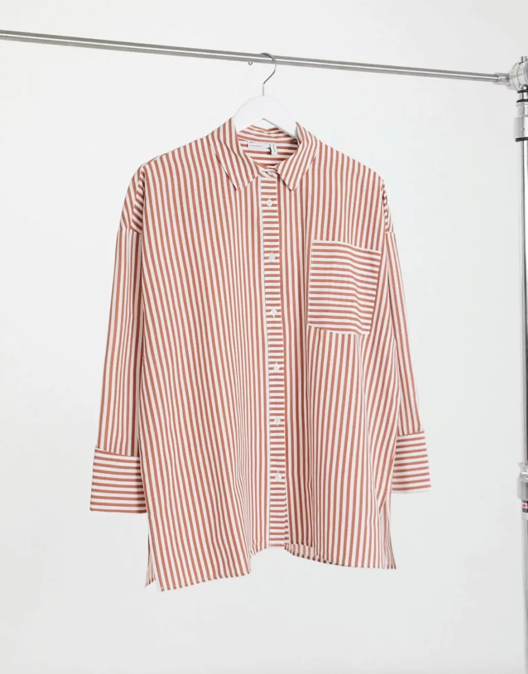 ASOS DESIGN – Gestreiftes Super-Oversize-Dad-Hemd aus Baumwolle in Rot und günstig online kaufen