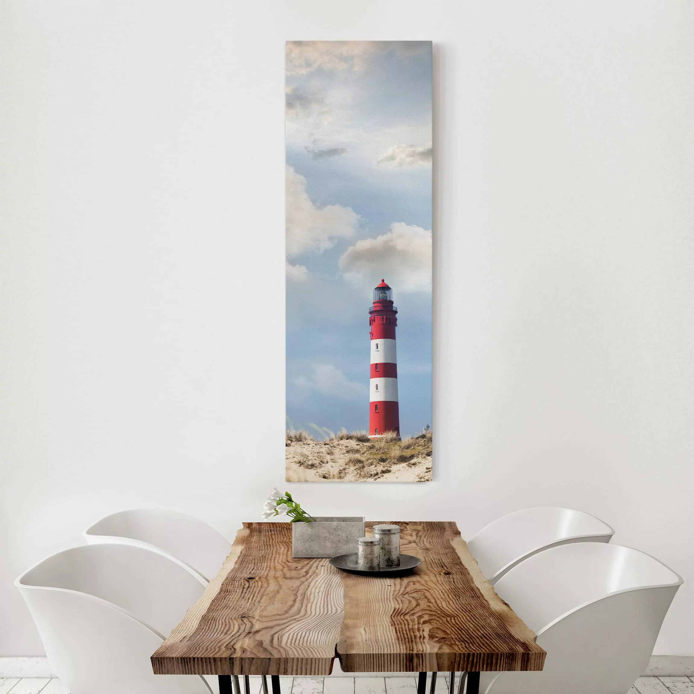 Leinwandbild Leuchtturm - Hochformat Leuchtturm in den Dünen günstig online kaufen