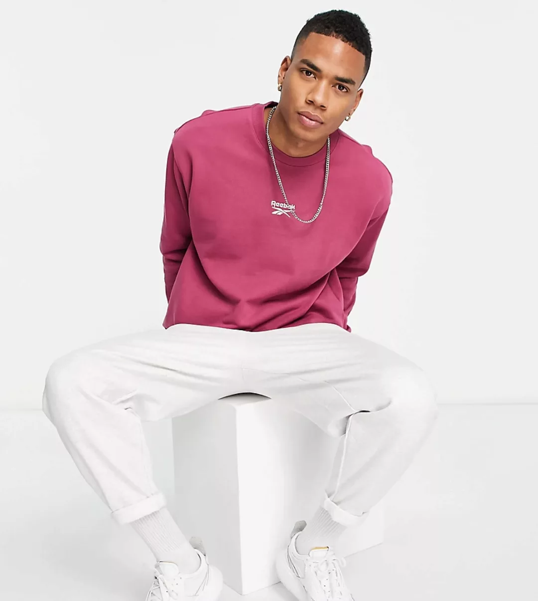 Reebok Classics – Sweatshirt in Violett mit mittigem Logo, exklusiv bei ASO günstig online kaufen