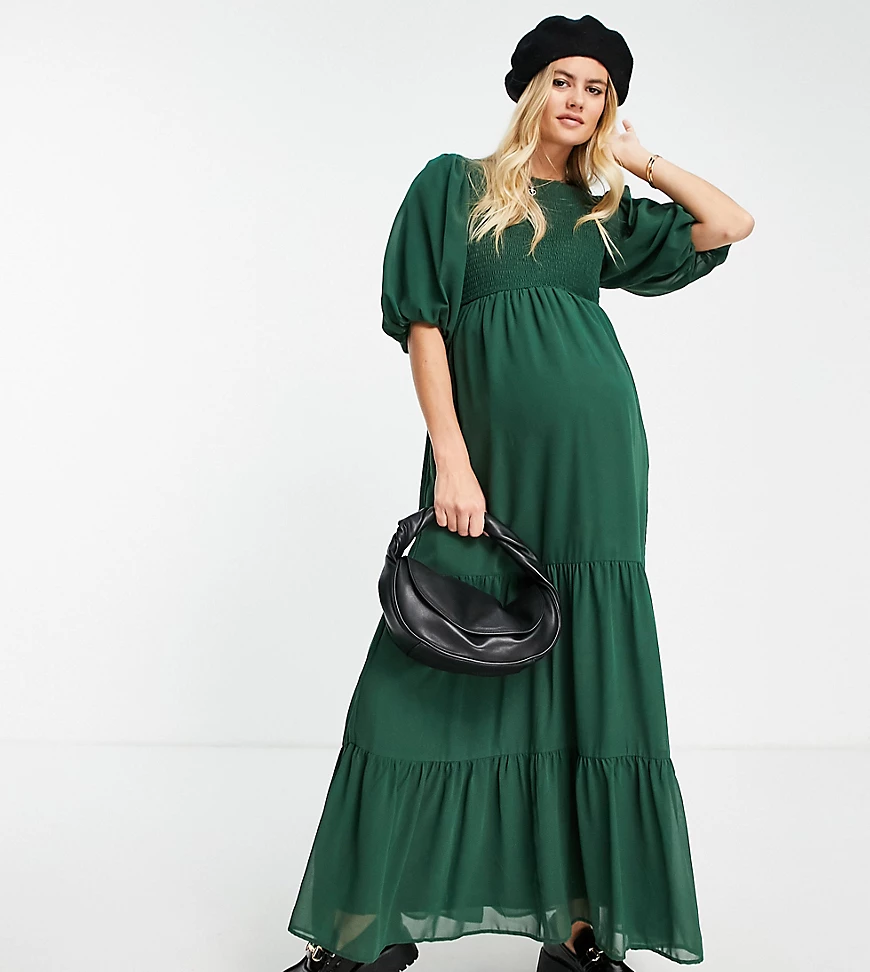 ASOS DESIGN Maternity – Gerafftes Maxikleid mit Stufendesign in Tannengrün günstig online kaufen