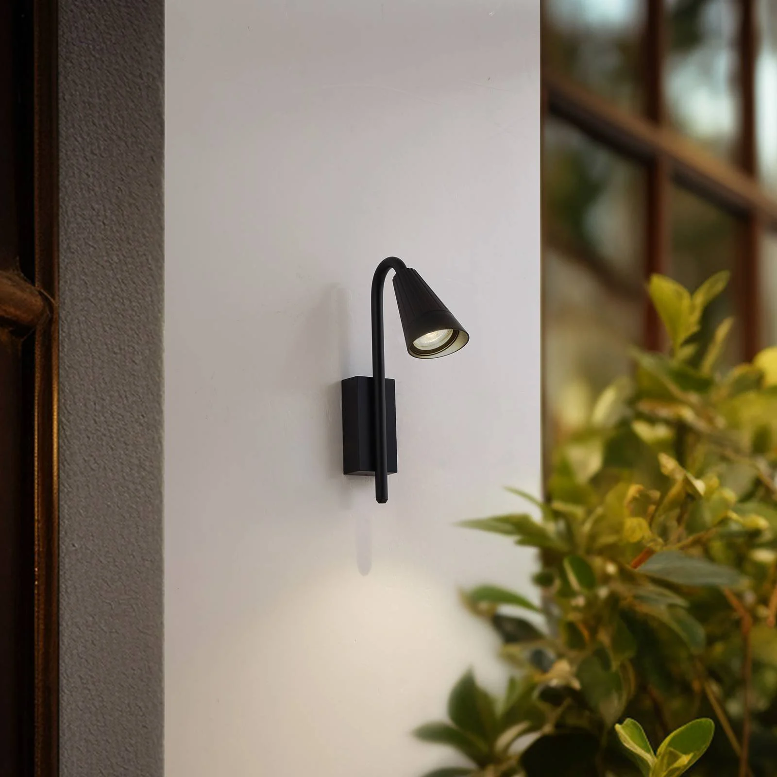 Lindby Außenwandlampe Sorvete, schwarz, Metall, Höhe 33 cm günstig online kaufen