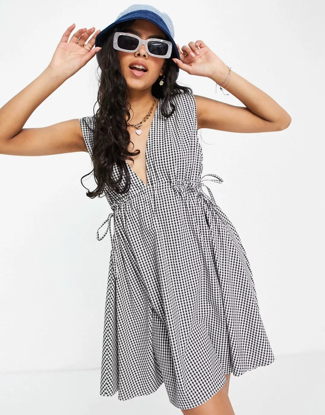 ASOS DESIGN – Mini-Sommerkleid mit tiefem Ausschnitt und geraffter Taille a günstig online kaufen