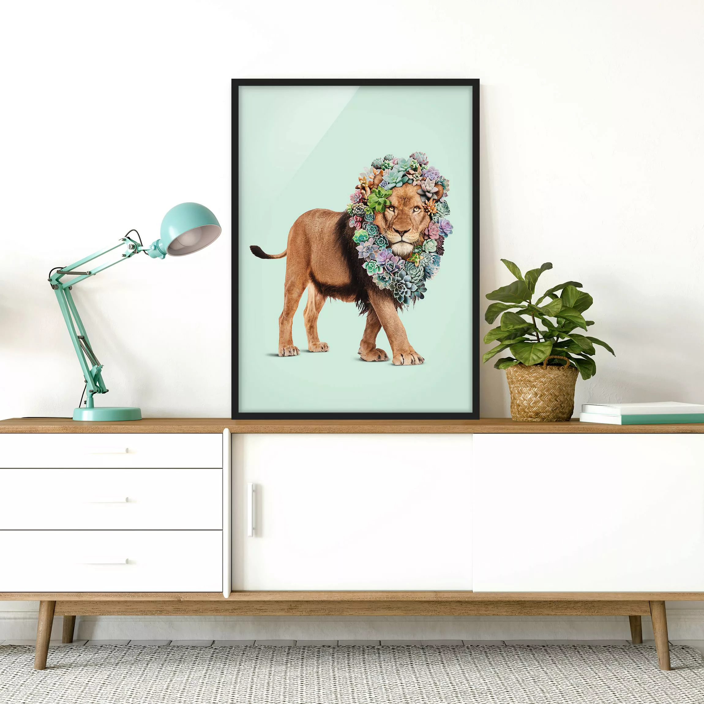 Bild mit Rahmen Kinderzimmer - Hochformat Löwe mit Sukkulenten günstig online kaufen