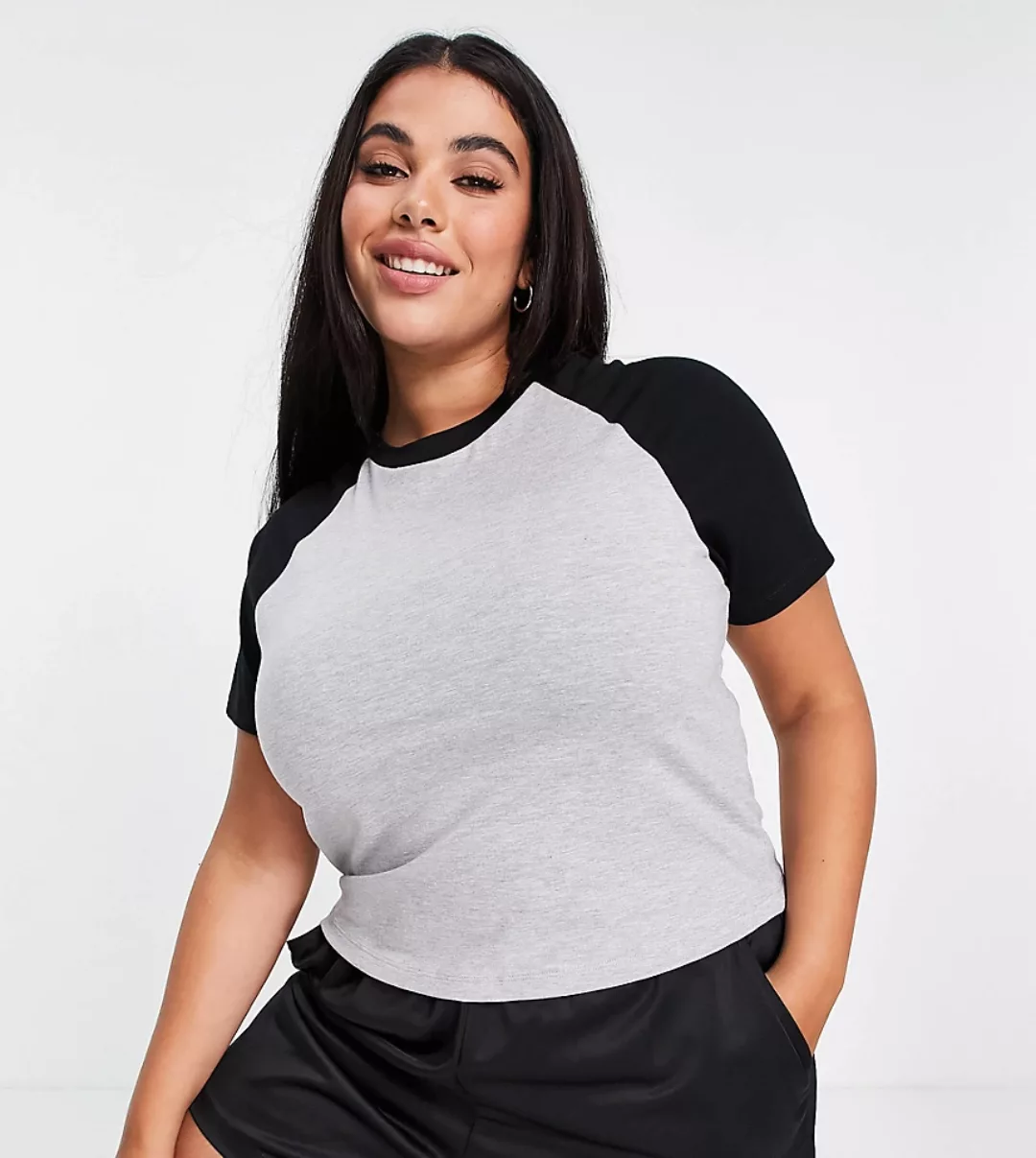 ASOS DESIGN Curve – Kurzes, figurbetontes Oberteil in Grau und Schwarz mit günstig online kaufen