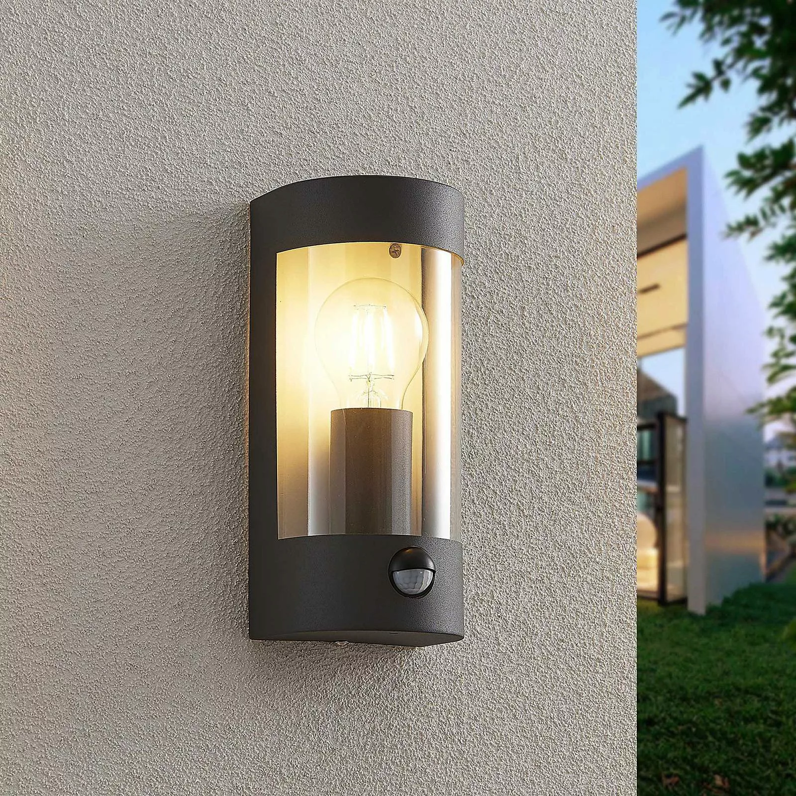 Lindby Junias Außenwandlampe mit Bewegungsmelder günstig online kaufen