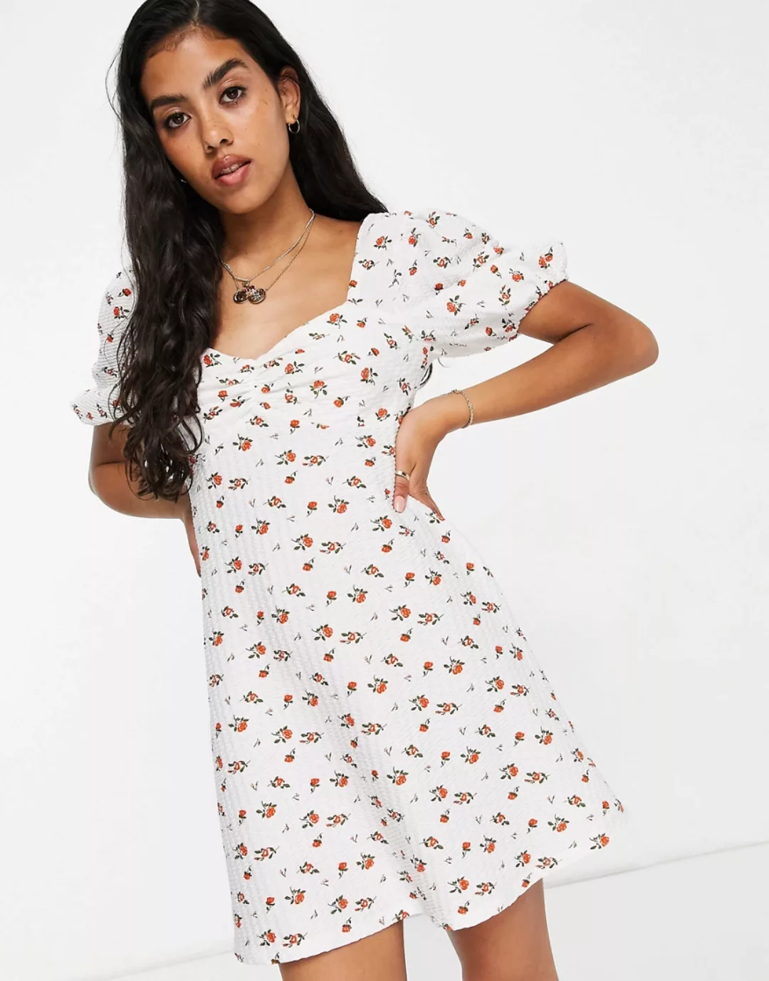 Miss Selfridge – Ausgestelltes Kleid mit V-Ausschnitt und Rosenknospen-Prin günstig online kaufen