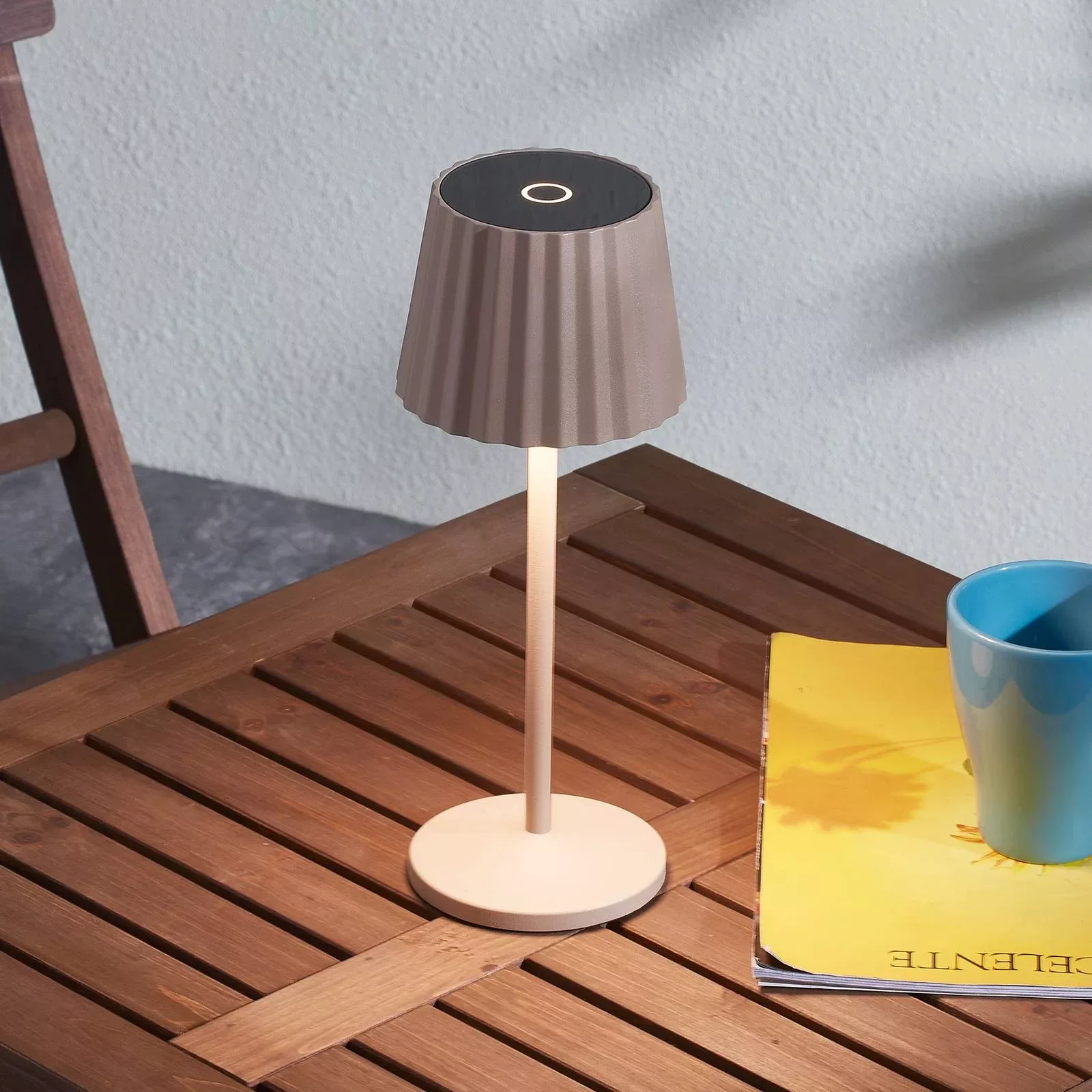 Lindby LED-Akku-Tischleuchte Esali, beige, Metall, IP54 günstig online kaufen