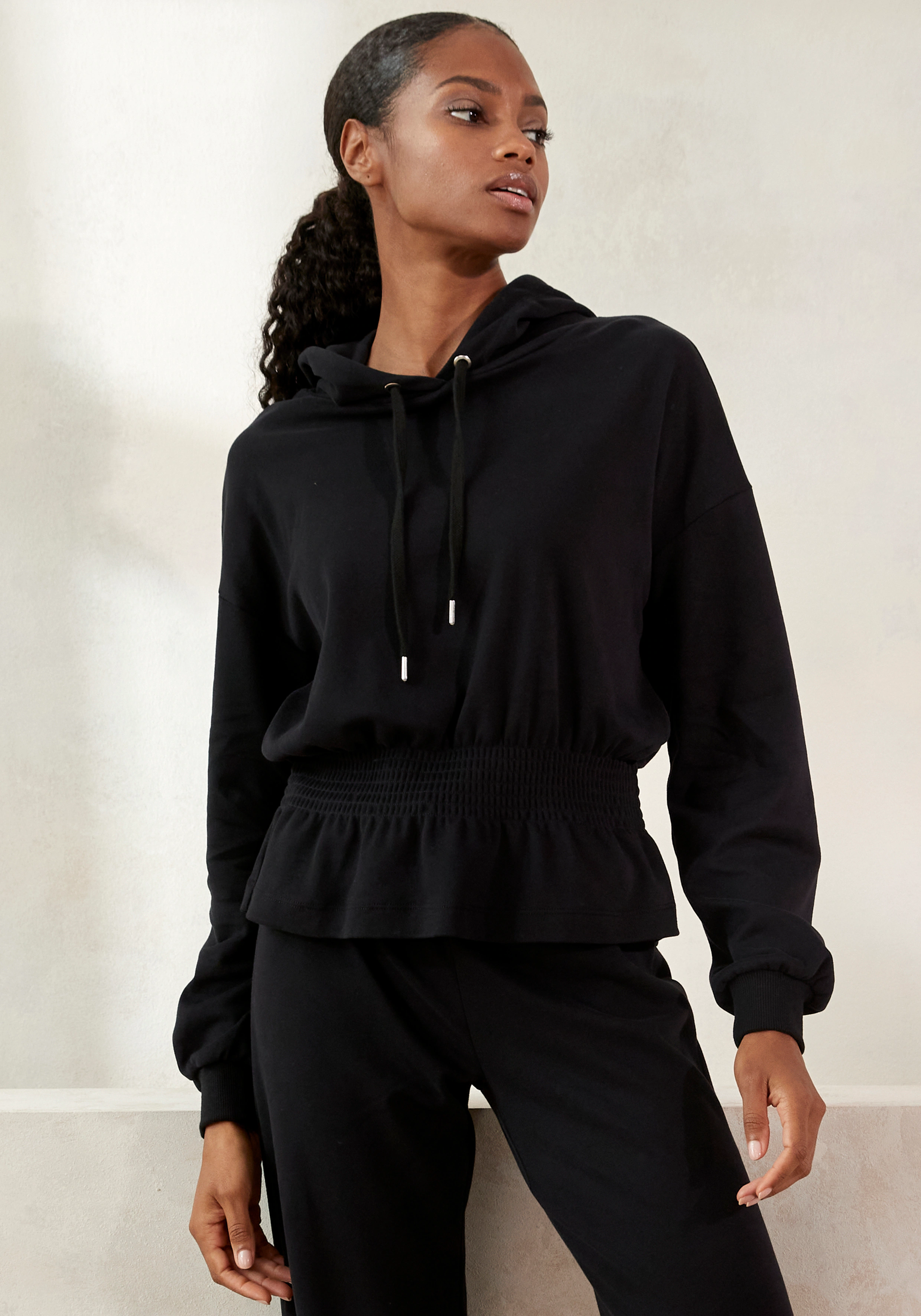 LASCANA Hoodie, mit elastischer Raffung in der Taille, Loungewear günstig online kaufen