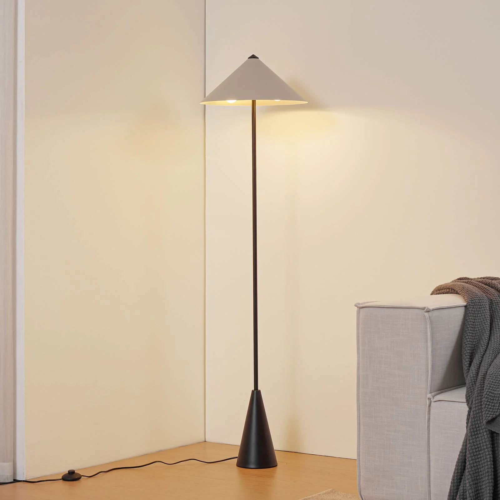 Lindby Stehleuchte Norvik, Höhe 150 cm, schwarz/grau, Metall günstig online kaufen