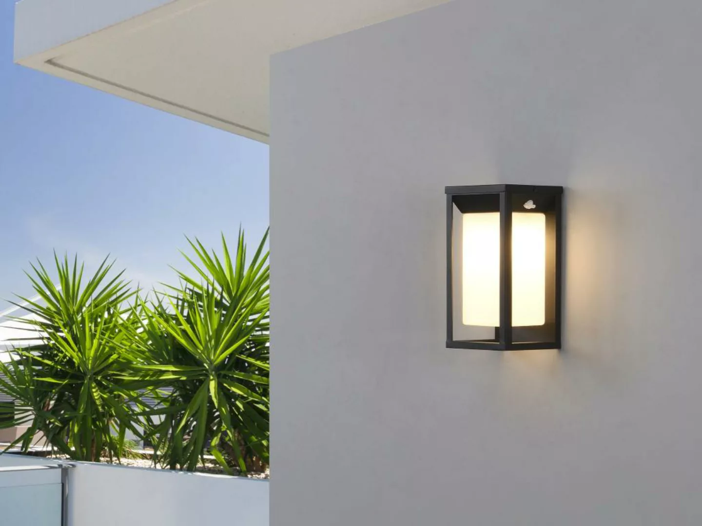 LED-Solar-Wandleuchte für den Außenbereich - 15 cm x 30 cm - Metall - Schwa günstig online kaufen
