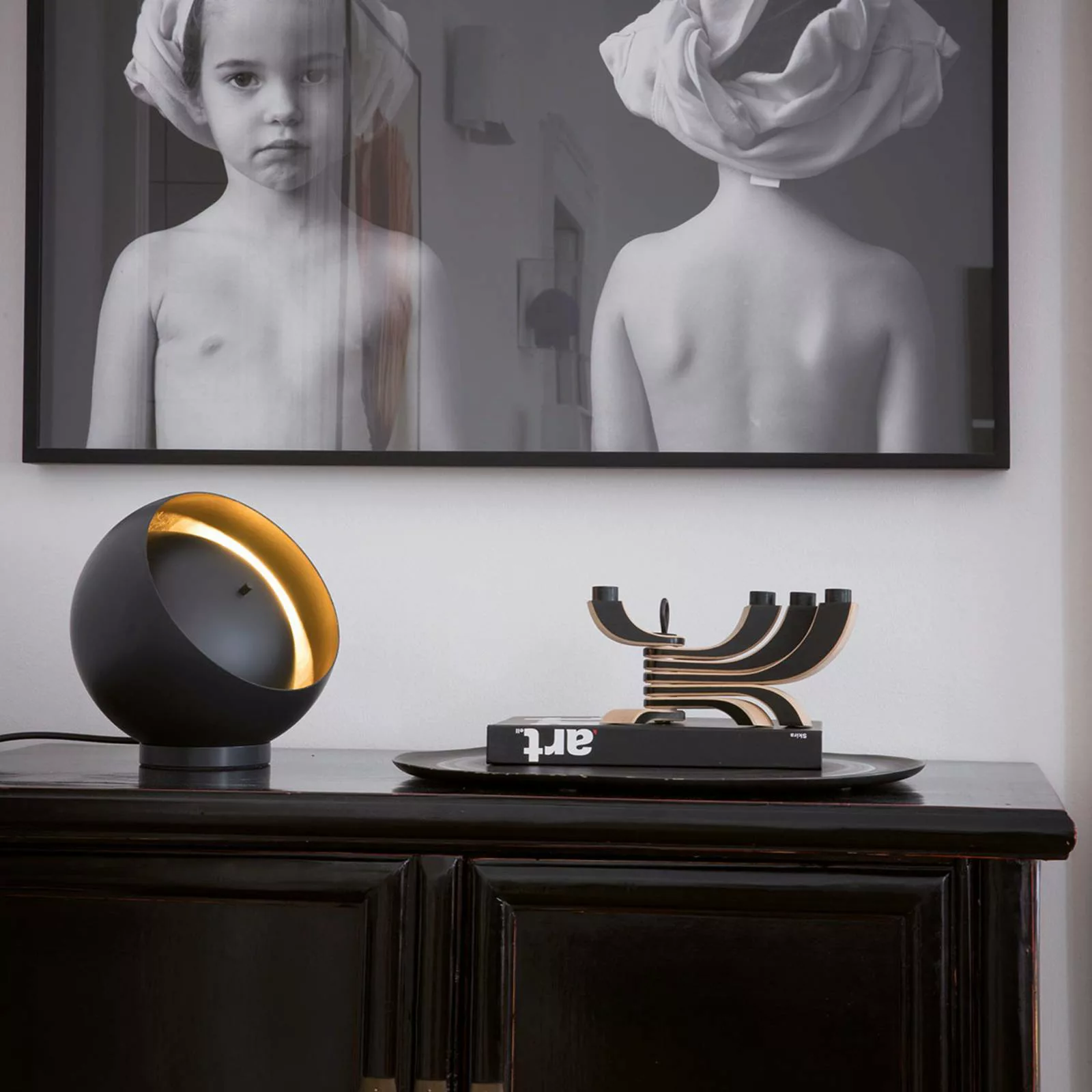 Oluce Eva LED-Tischleuchte in Kugelform schwarz günstig online kaufen